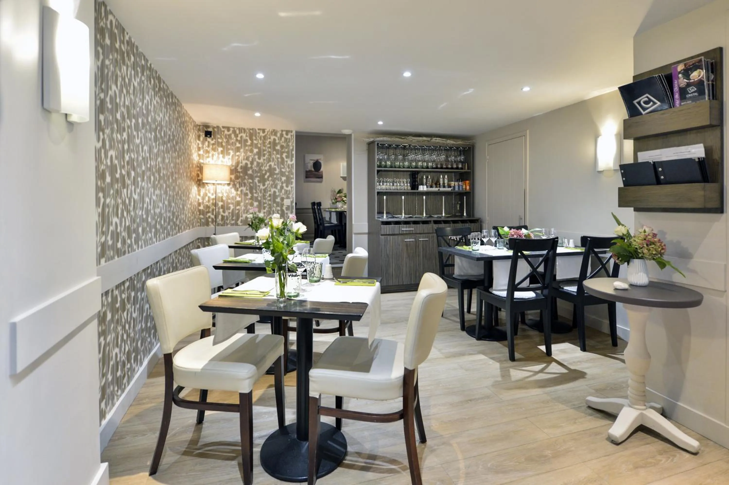 Restaurant/places to eat in Cristal Hôtel Restaurant - Logis Hotels