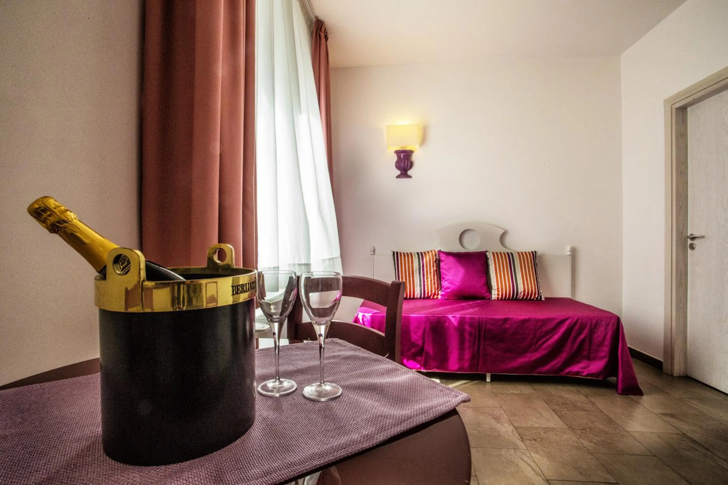 Photo of the whole room, Bed in Hotel O'scià