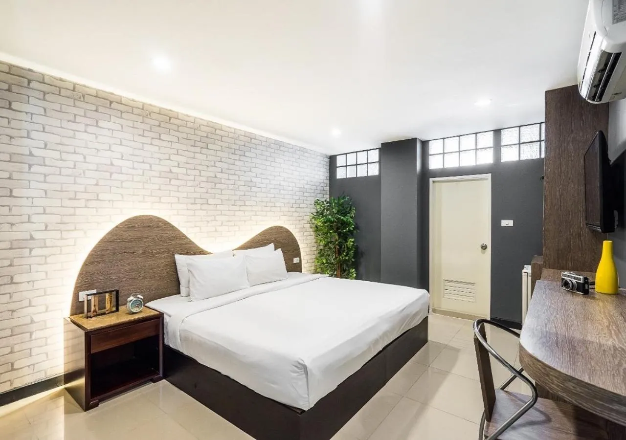 Photo of the whole room, Bed in Ton Aor Place Hotel