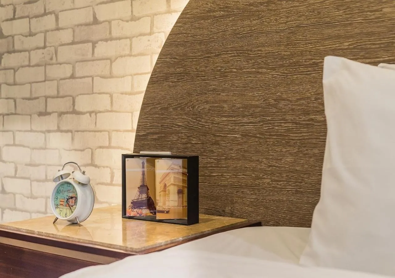 Decorative detail, Bed in Ton Aor Place Hotel