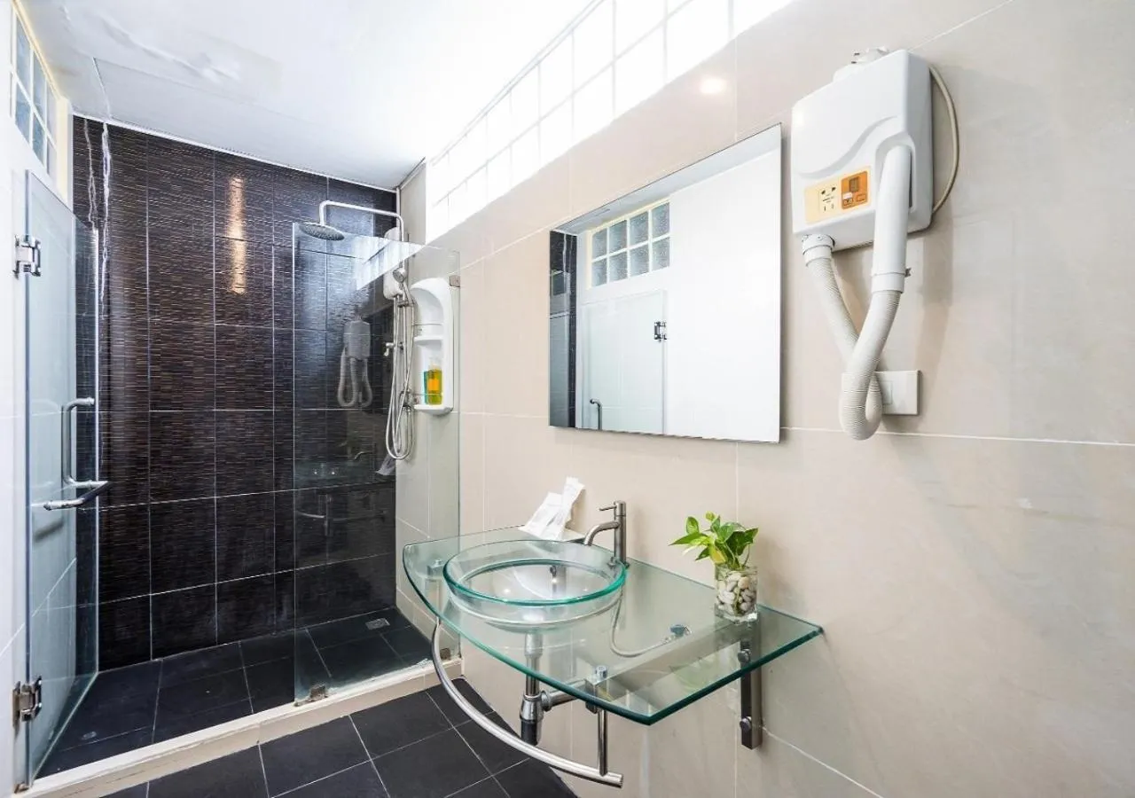 Bathroom in Ton Aor Place Hotel