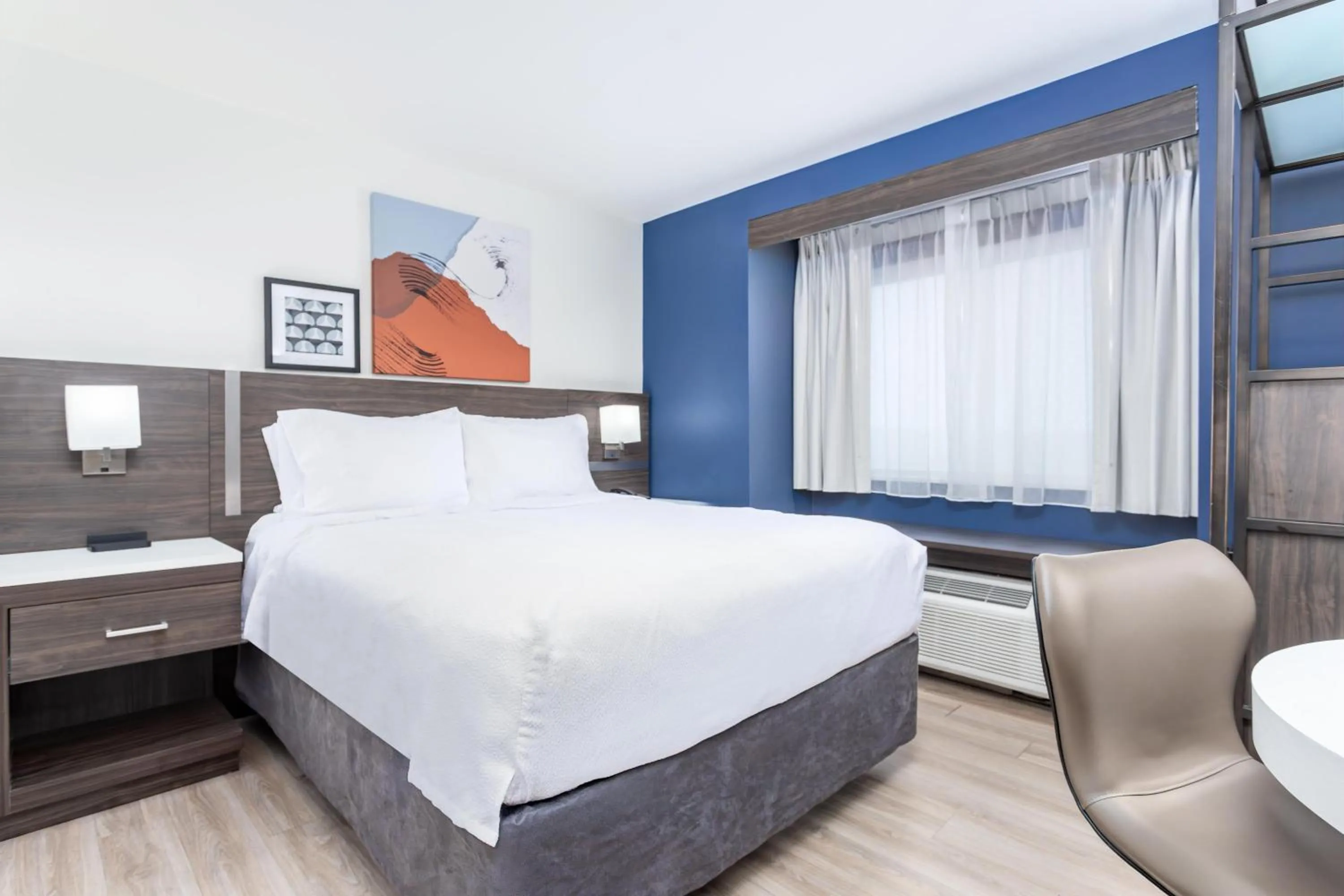 Bed in Spark by Hilton Clarion