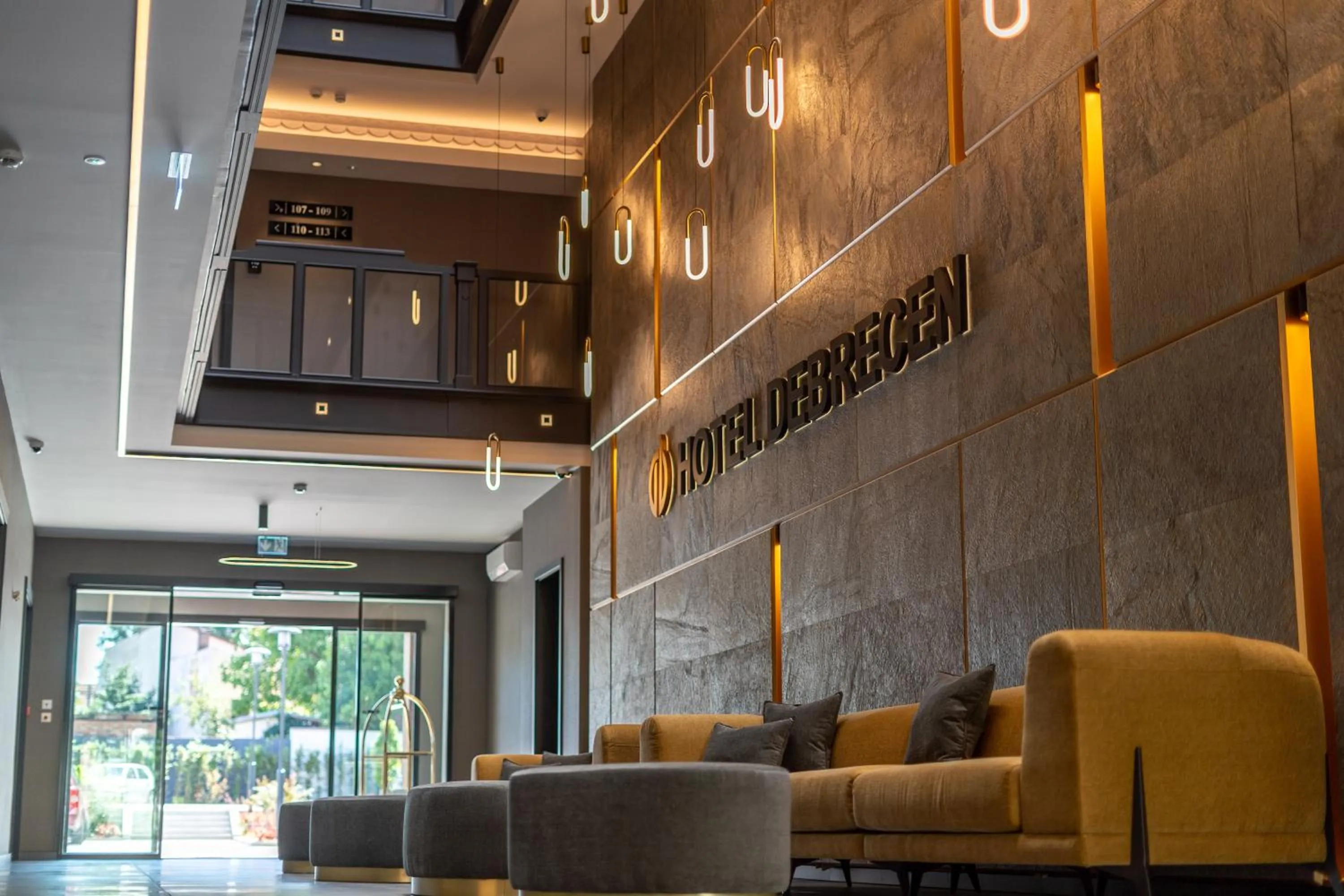 Lobby or reception in Hotel Debrecen