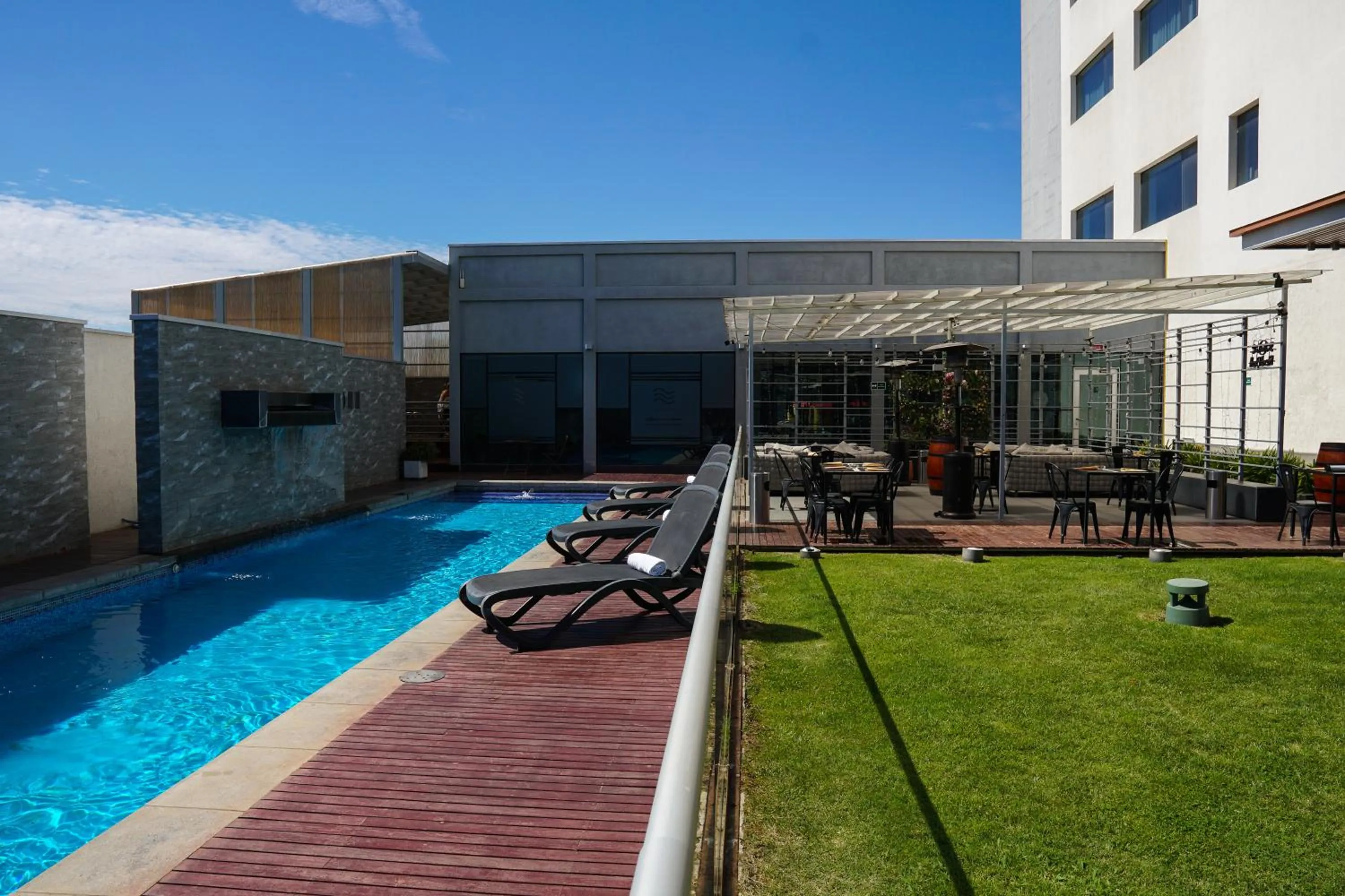 Pool view in Hotel Parada Linares