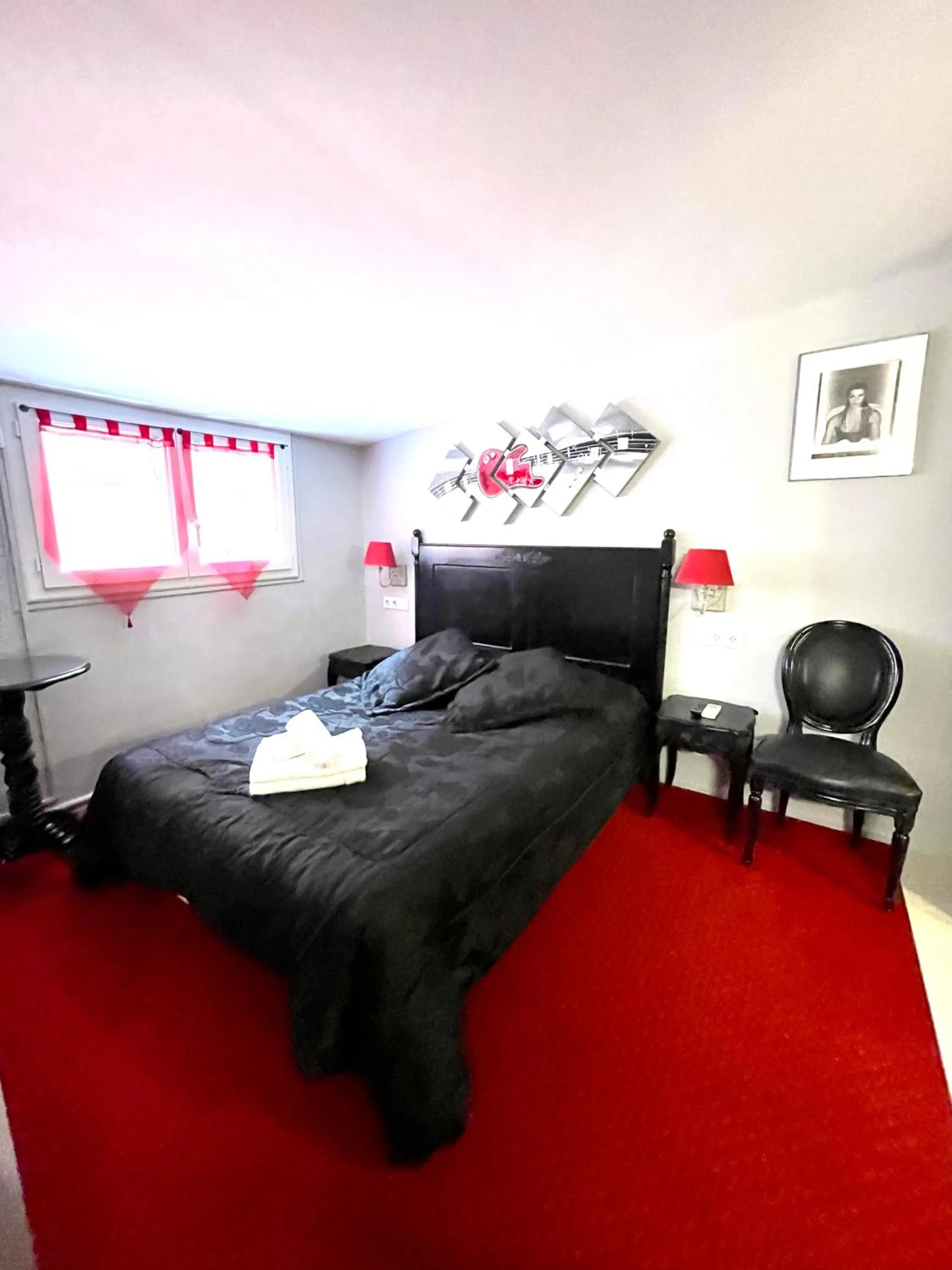 Photo of the whole room in Hotel le Romanesque