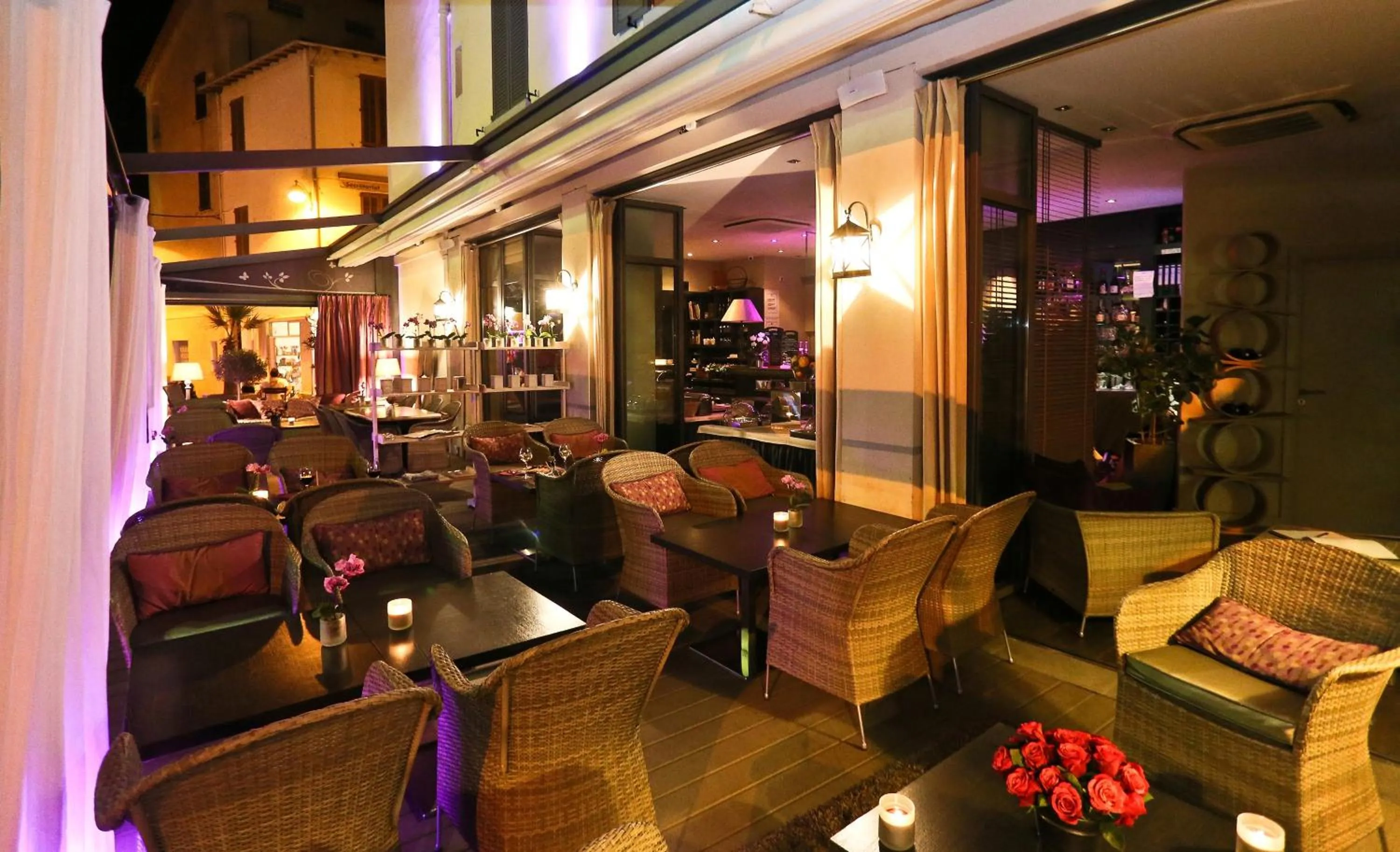 Restaurant/places to eat in La Place Boutique Hotel