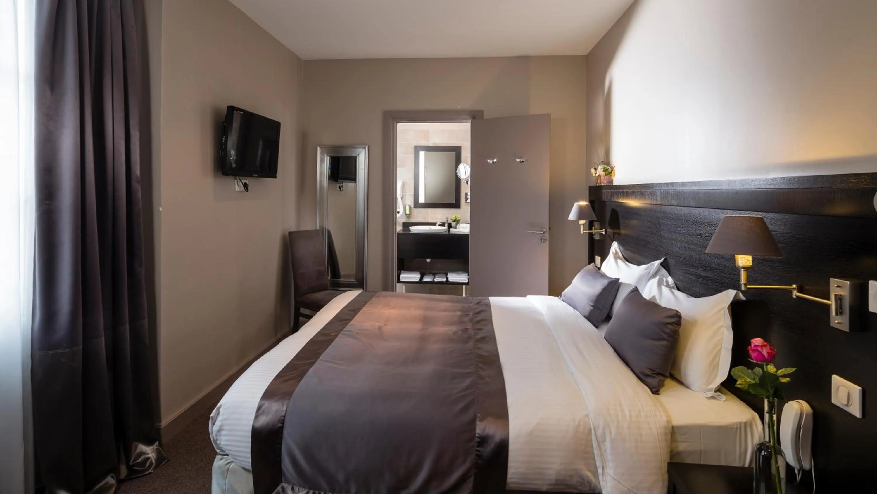 Photo of the whole room, Bed in La Place Boutique Hotel