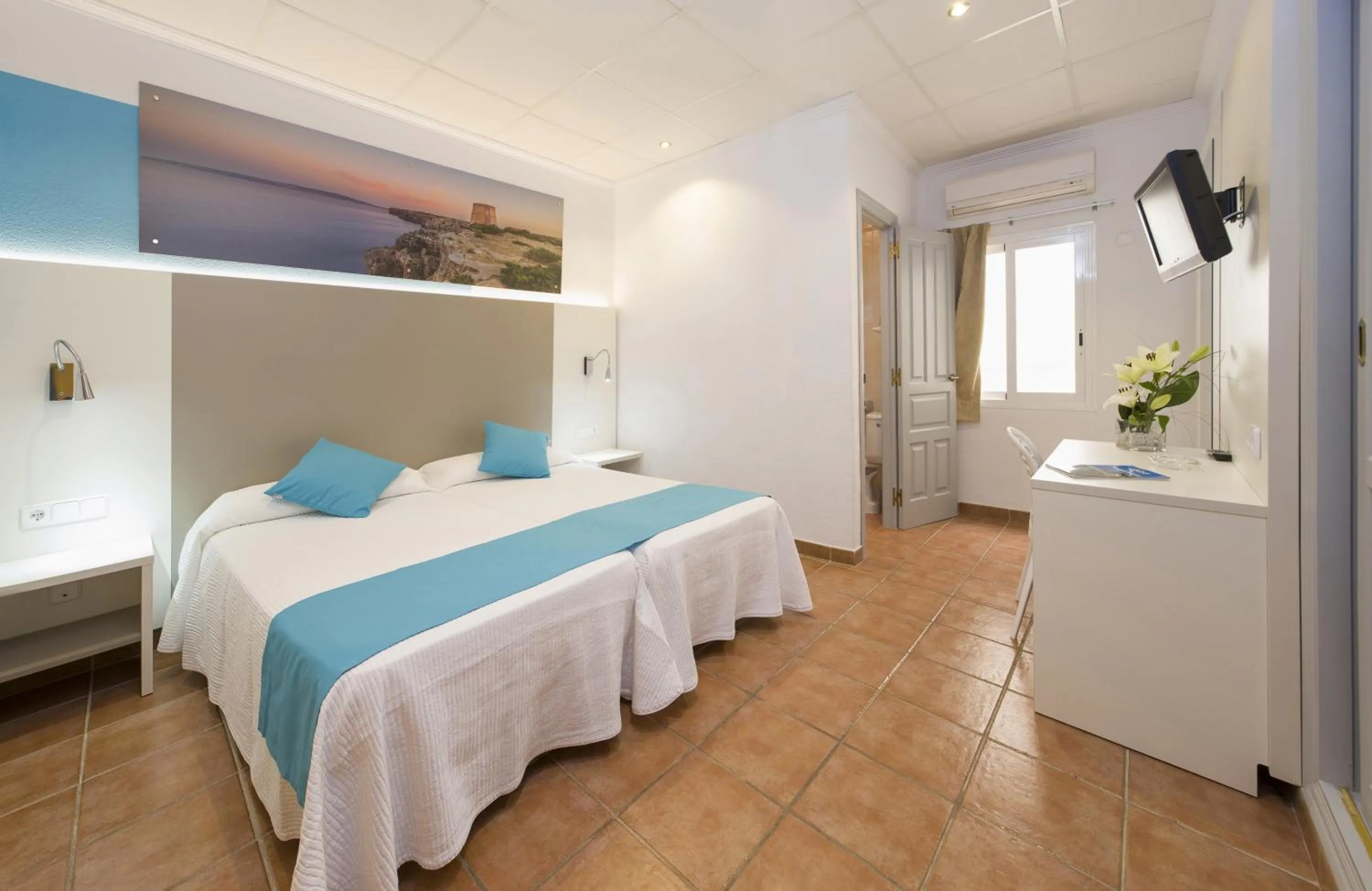 Bedroom, Bed in Hostal Adelino