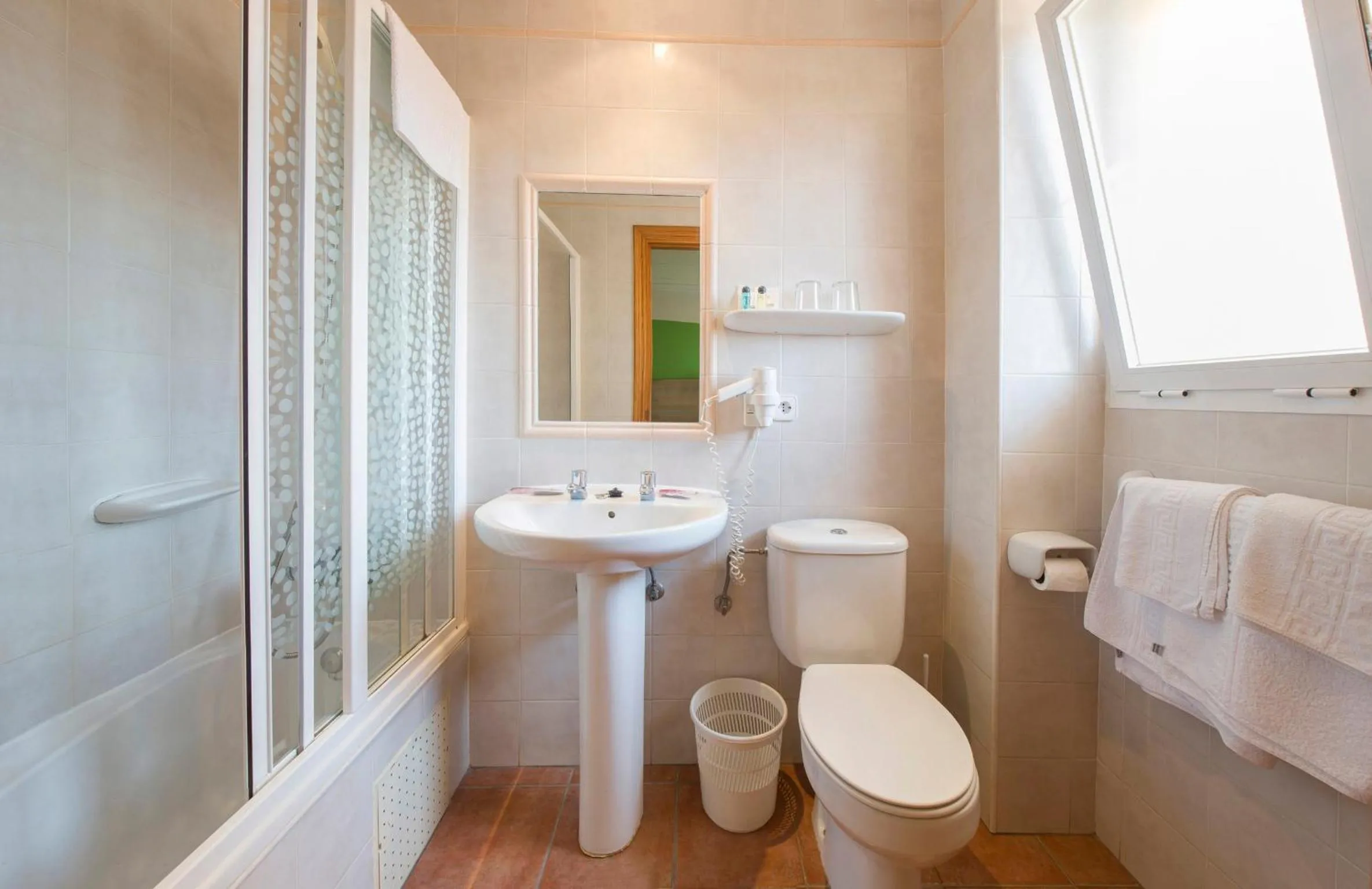 Bathroom in Hostal Adelino