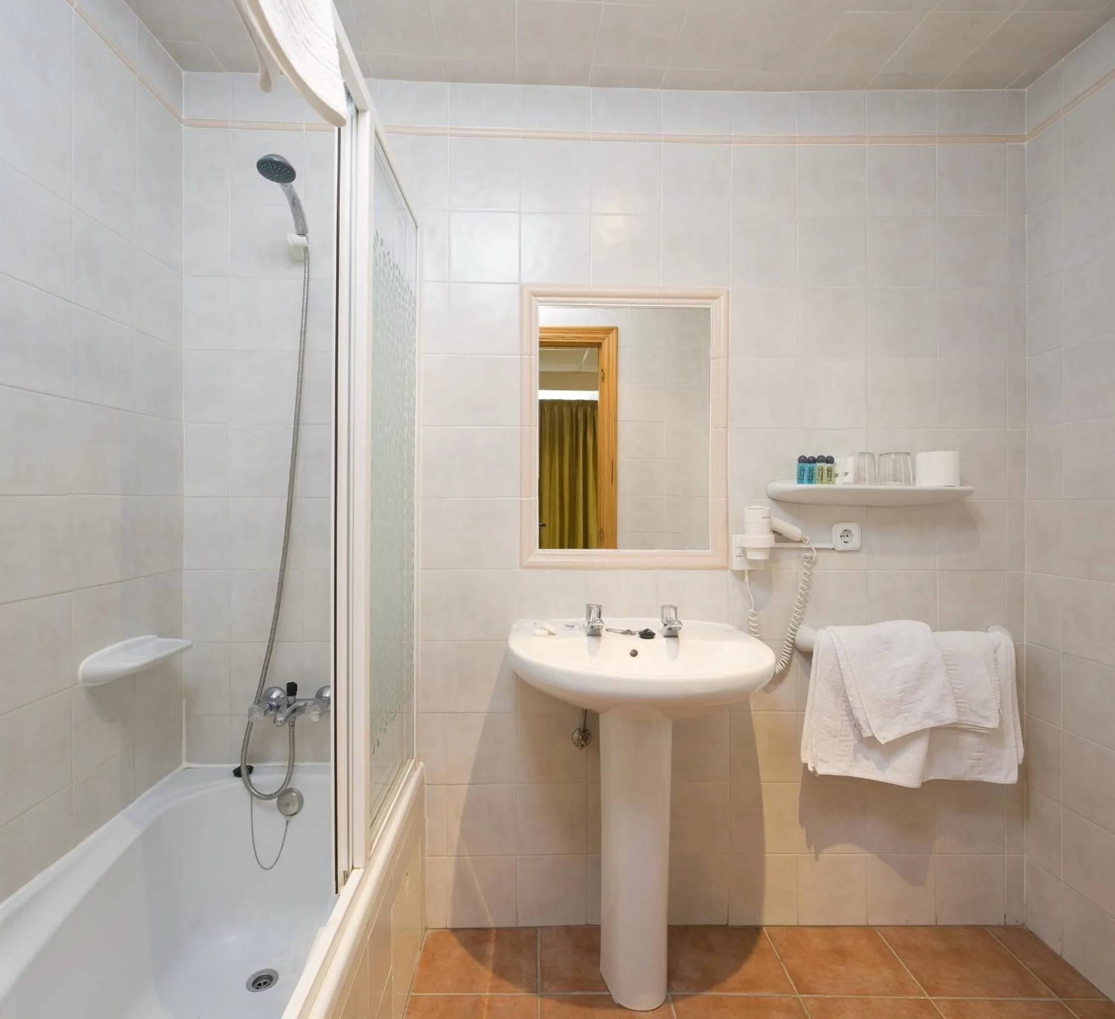 Bathroom in Hostal Adelino