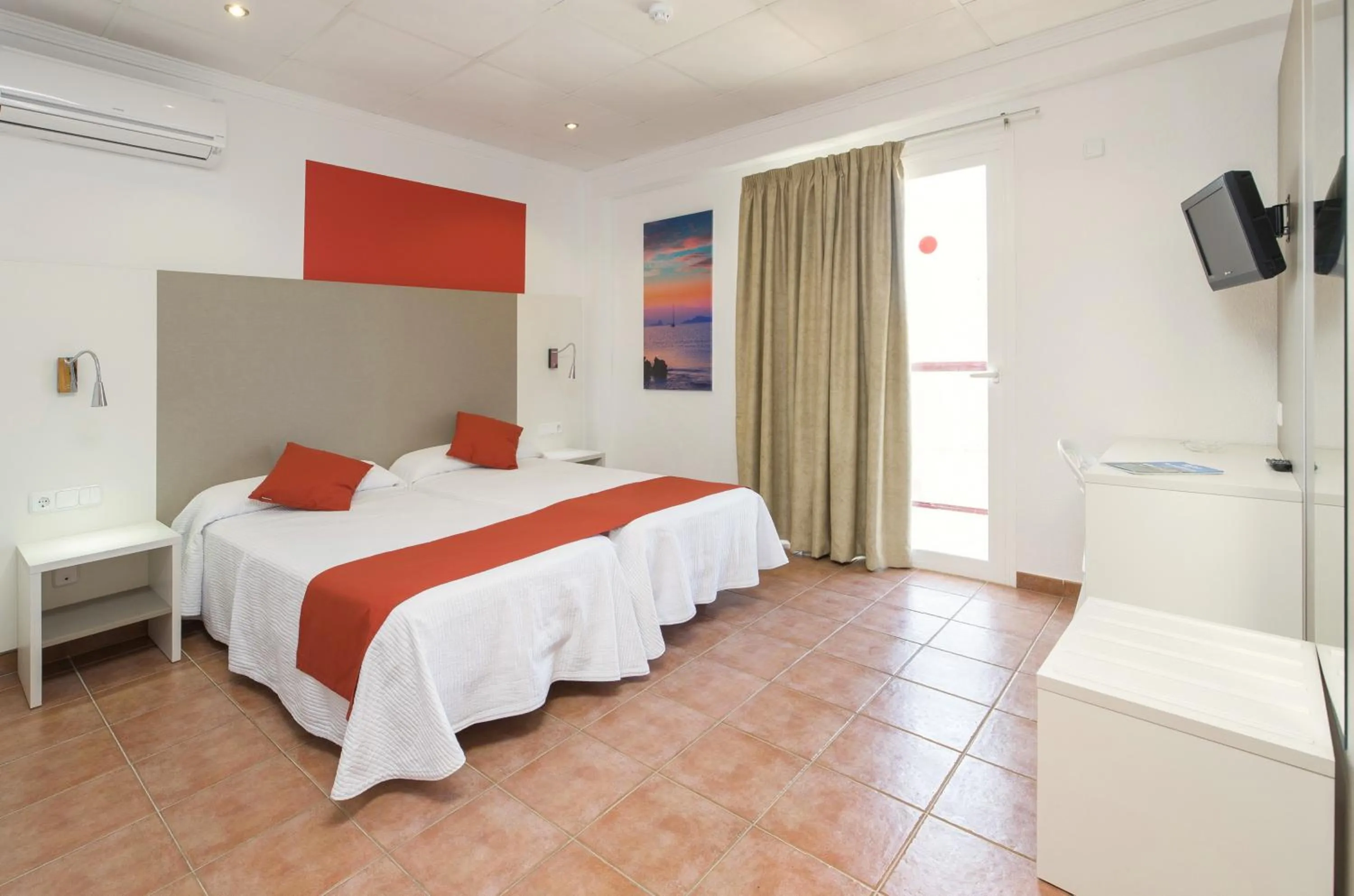 Photo of the whole room, Bed in Hostal Adelino