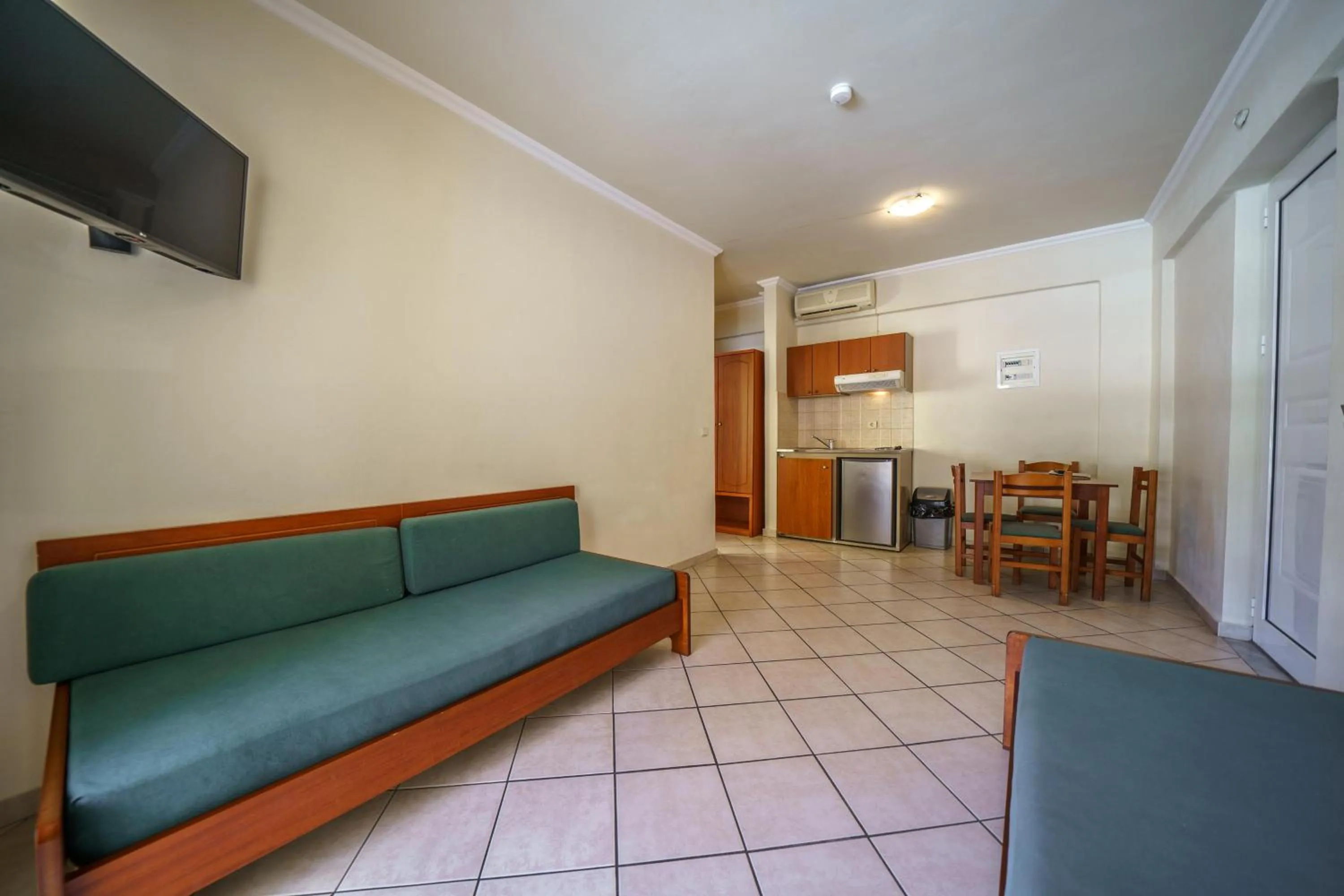 Porto Kalamaki Hotel