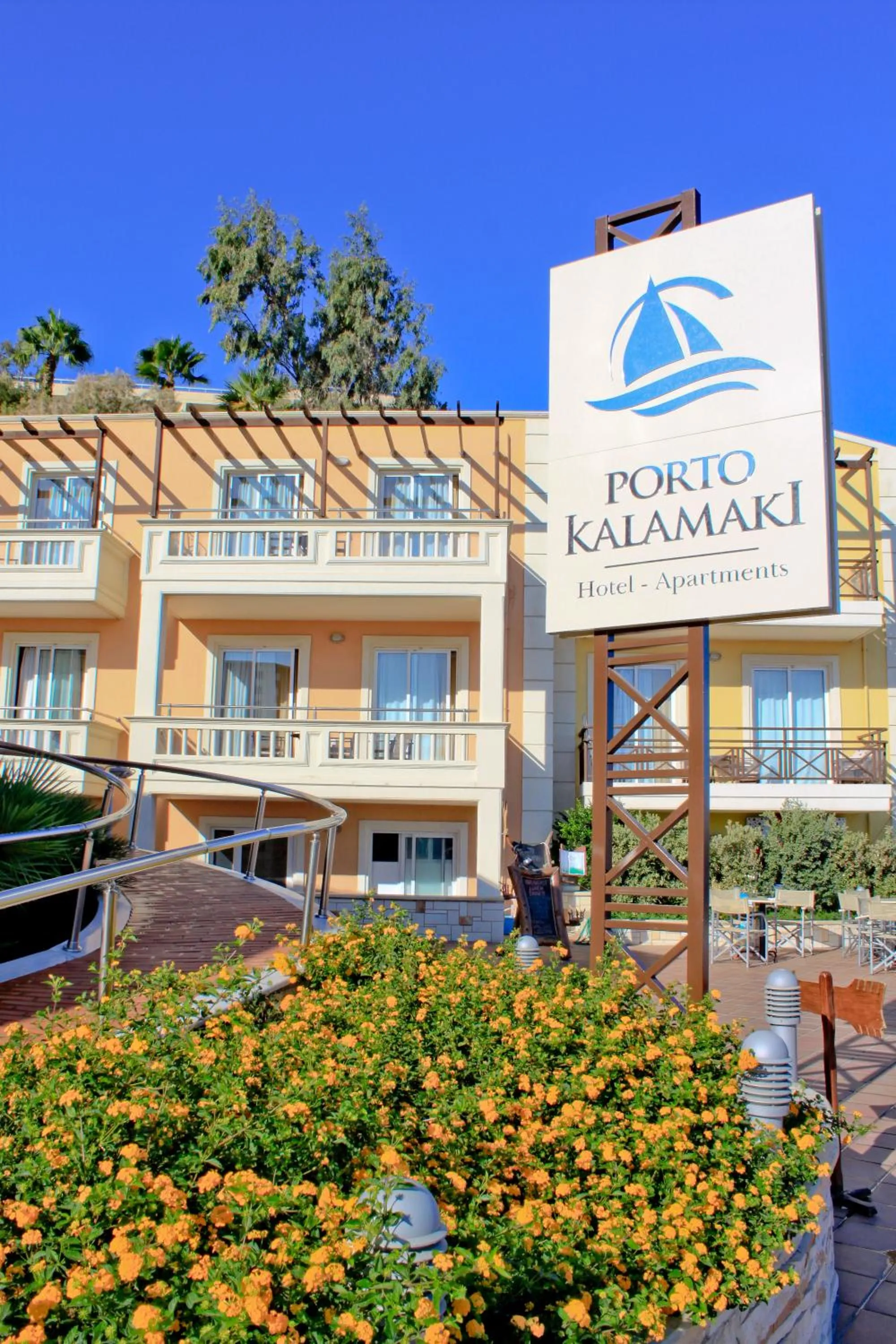 Facade/entrance in Porto Kalamaki Hotel