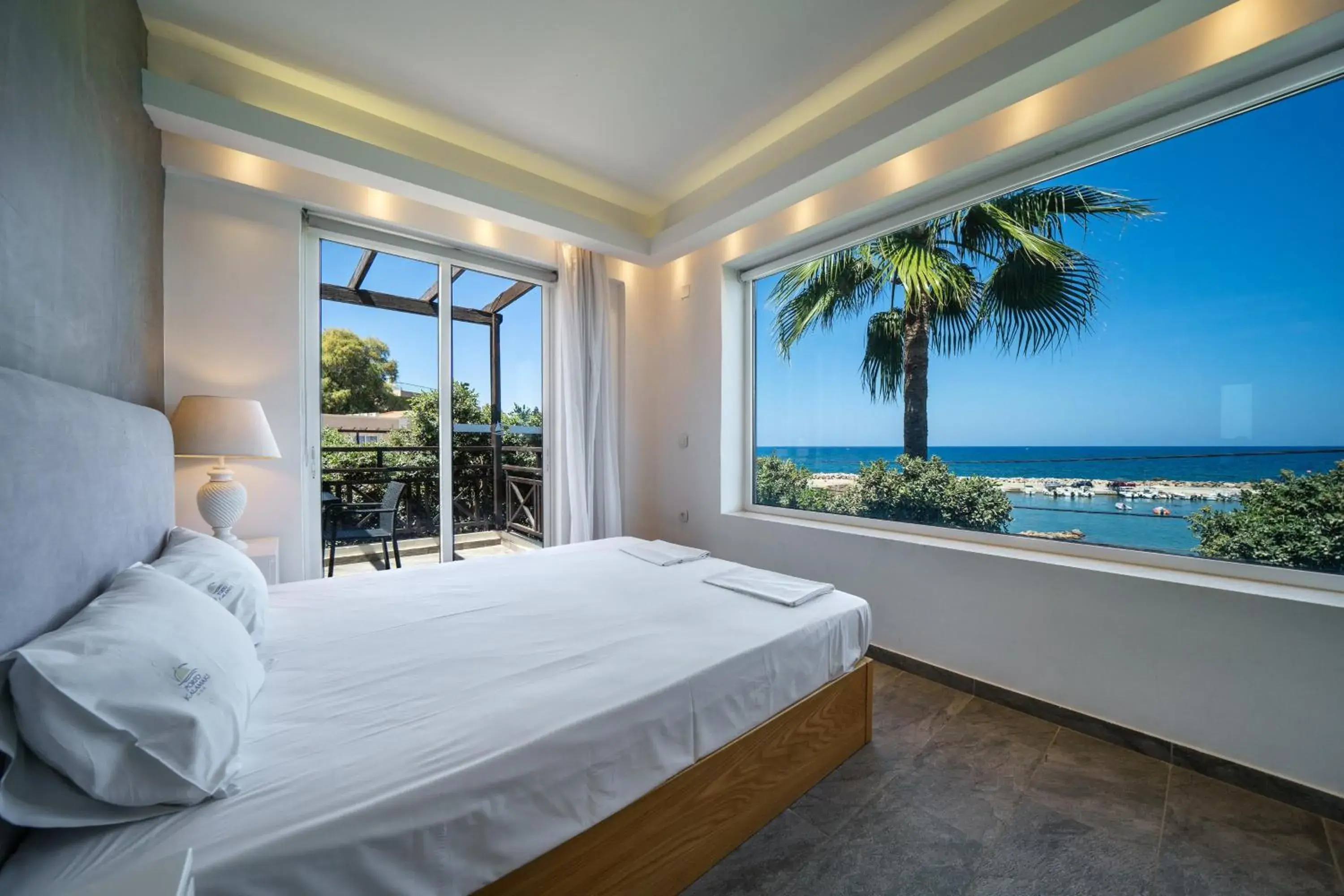 Deluxe Sea View Suite & Spa Bath in Porto Kalamaki Hotel Deluxe Sea View Suite & Spa Bath in Porto Kalamaki Hotel