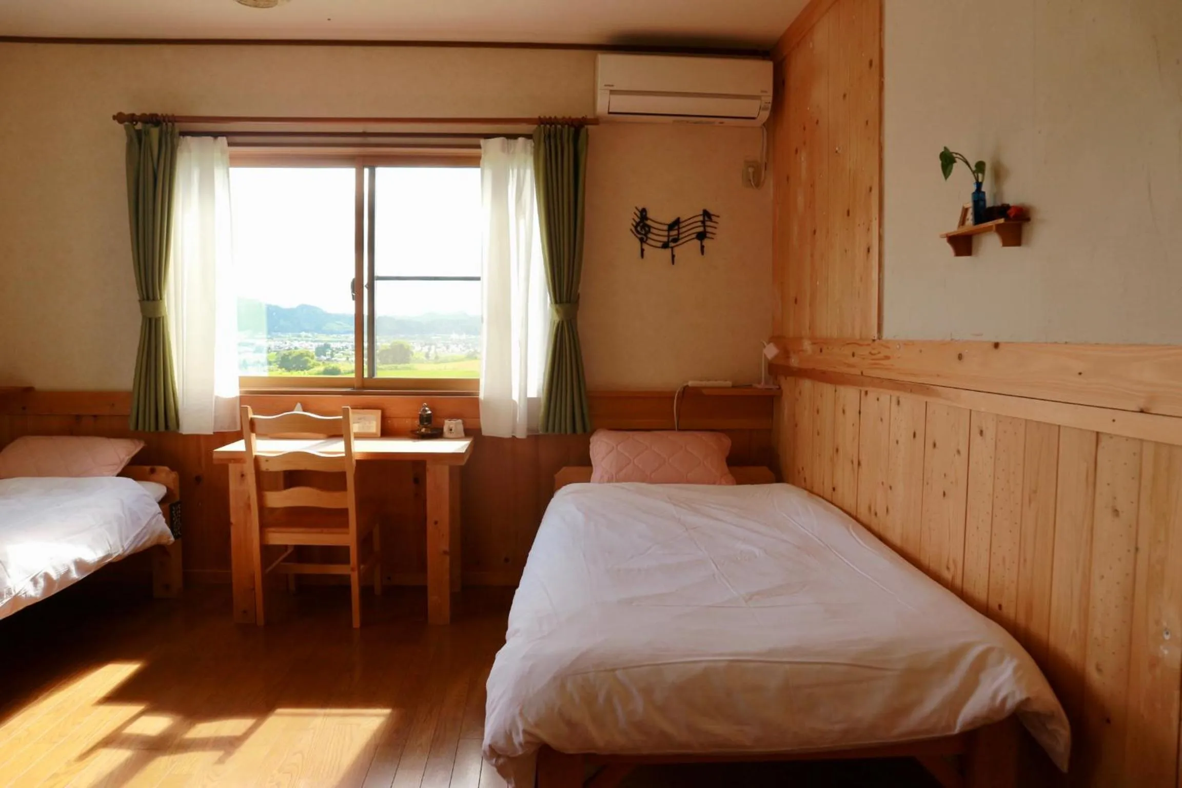Bed in Azumino Backpackers 山の風
