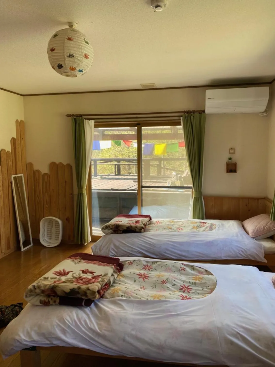 Bed in Azumino Backpackers 山の風