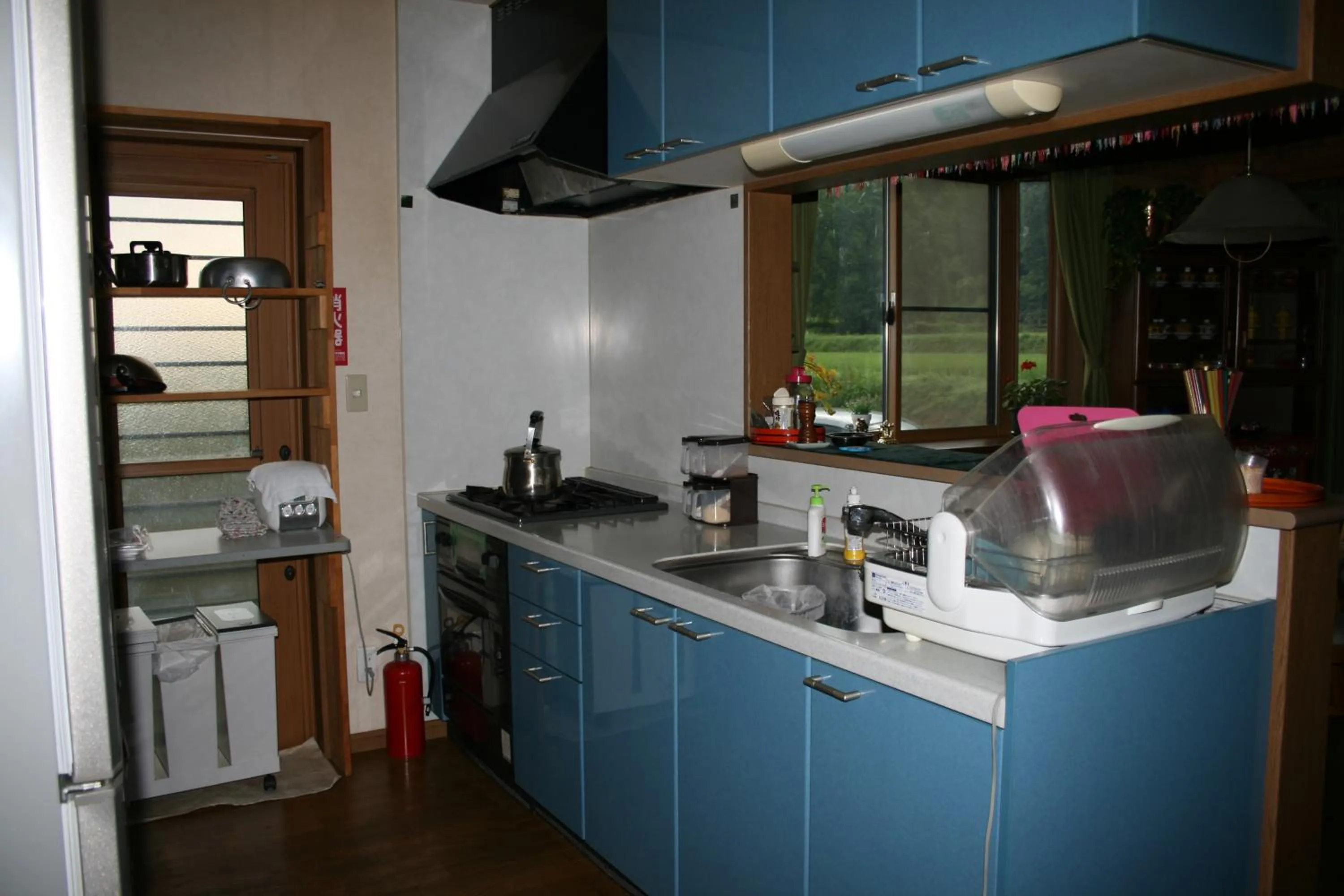 Communal kitchen in Azumino Backpackers 山の風