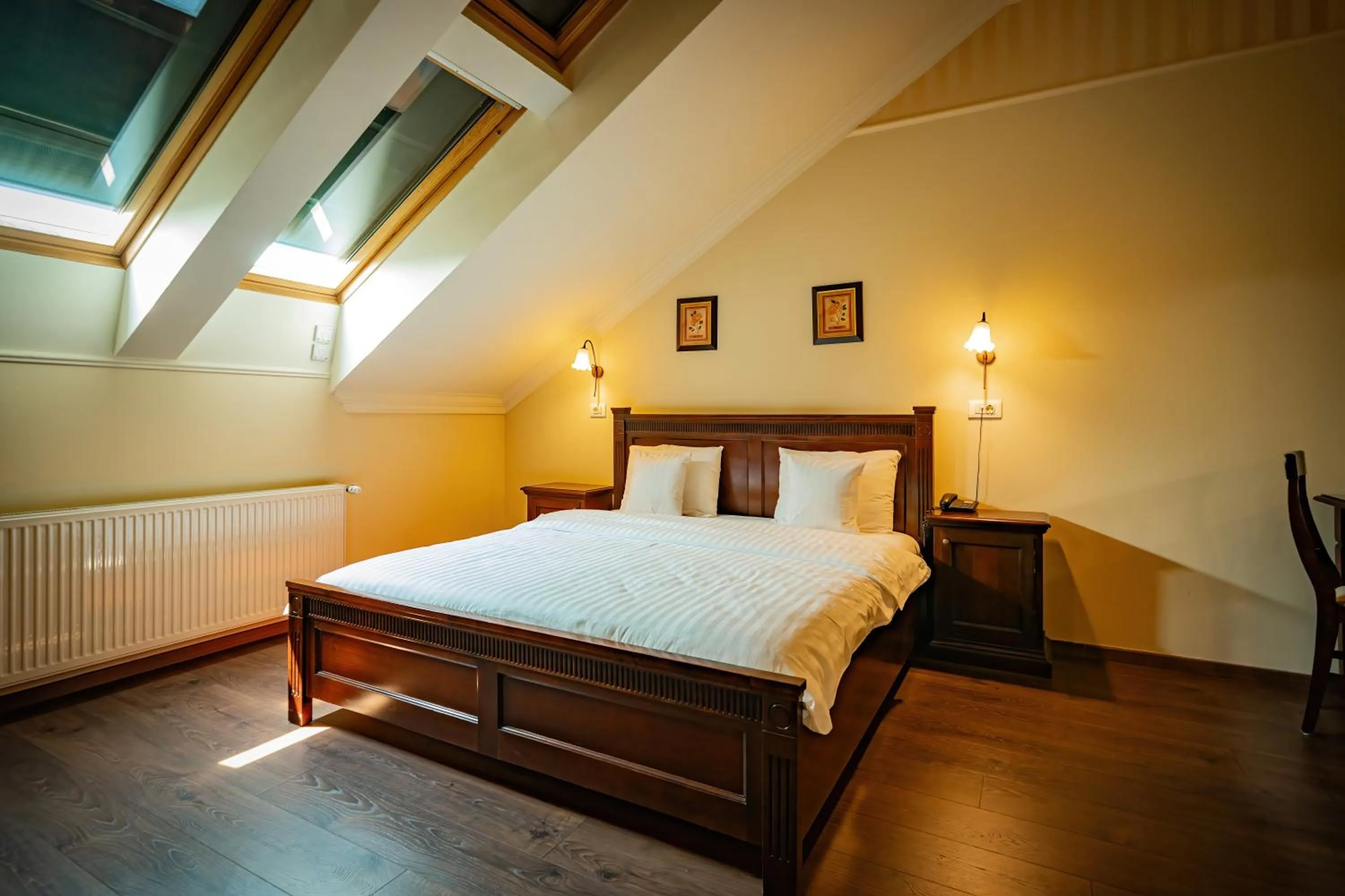 Living room, Bed in Aparthotel Iosefin Residence