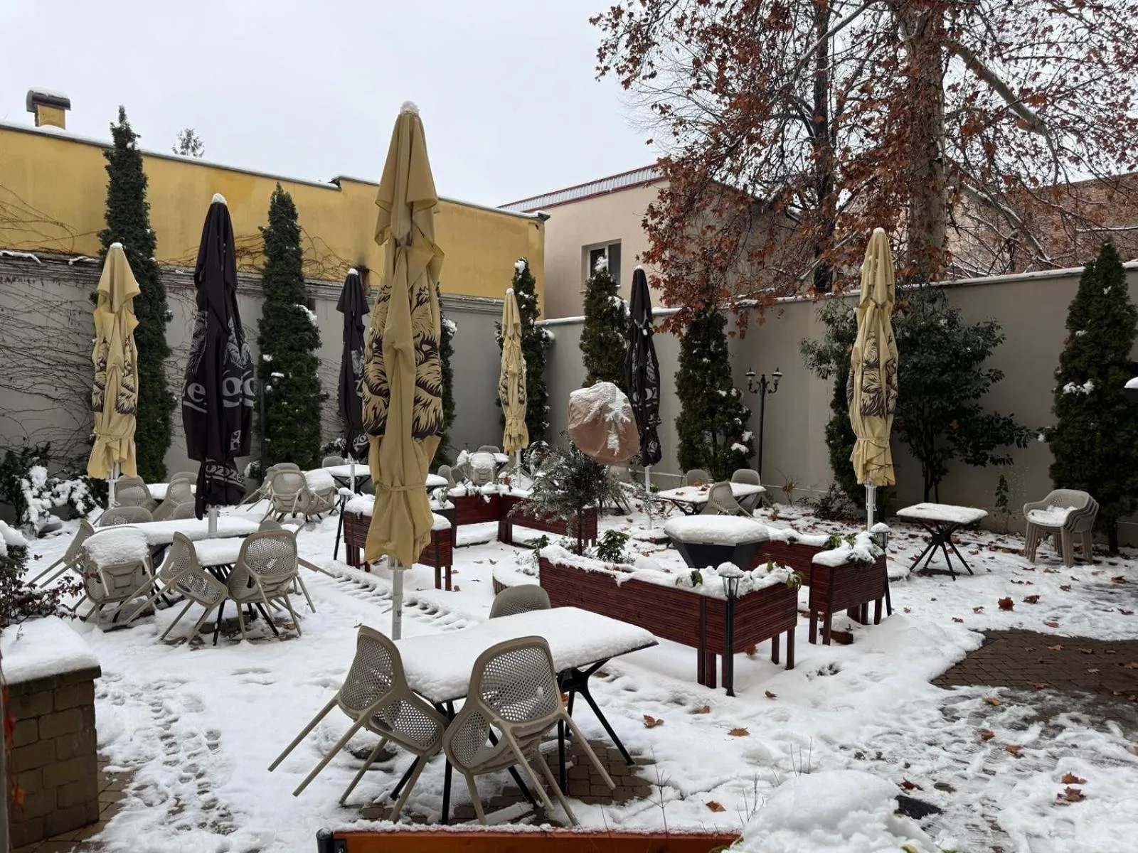 Inner courtyard view in Aparthotel Iosefin Residence