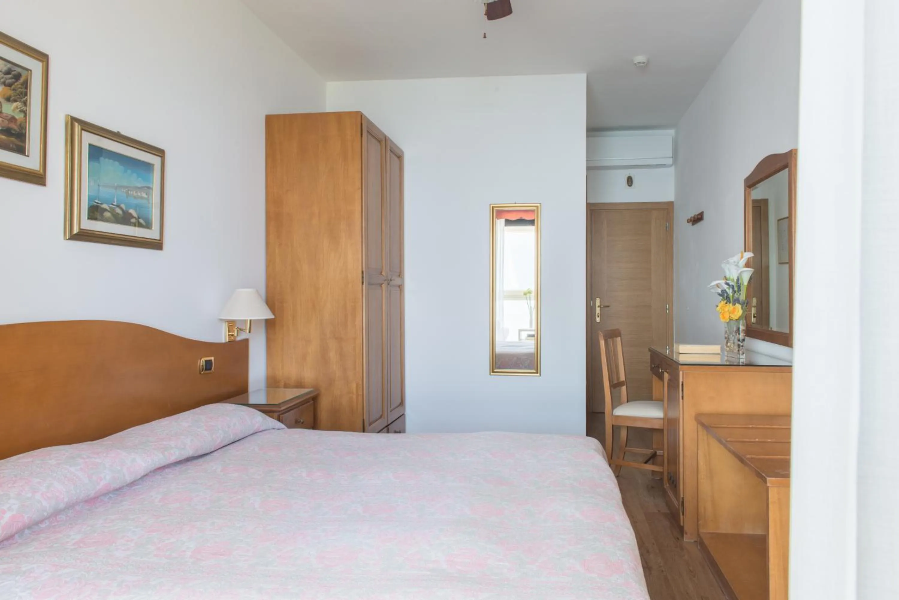 Bed in Village Hotel Lucia