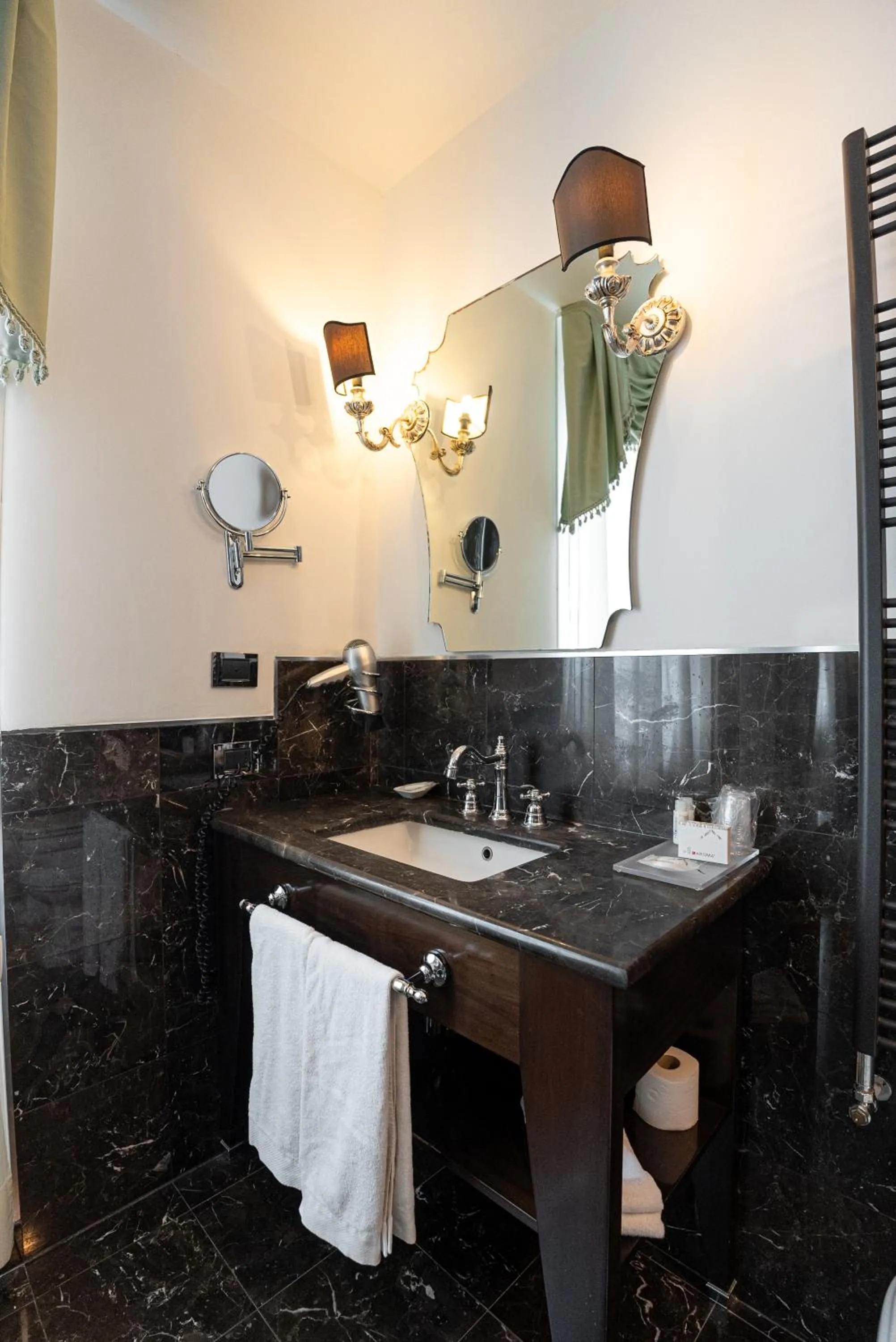 Bathroom in Hotel I Somaschi