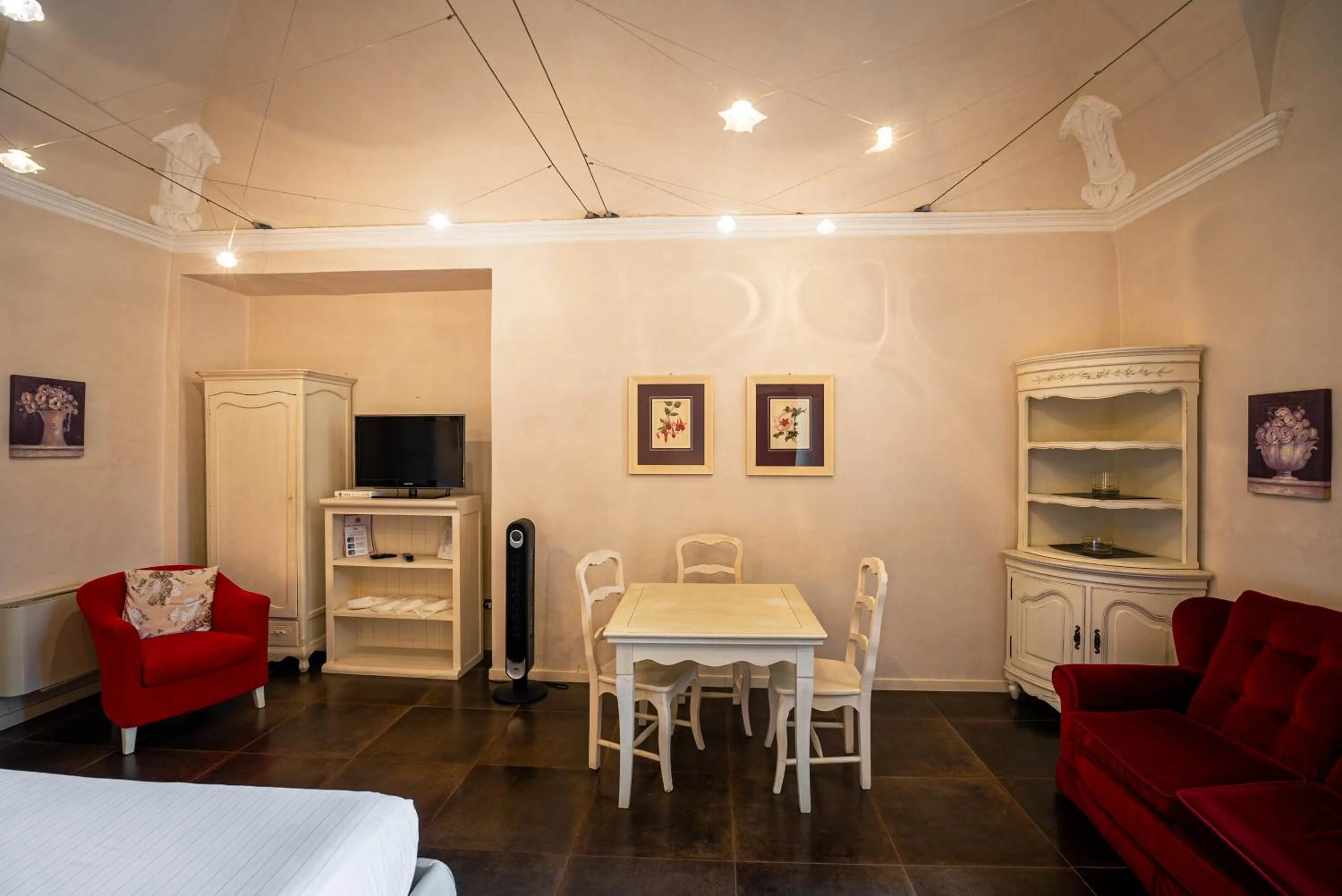 Bedroom, Bed in Hotel I Somaschi