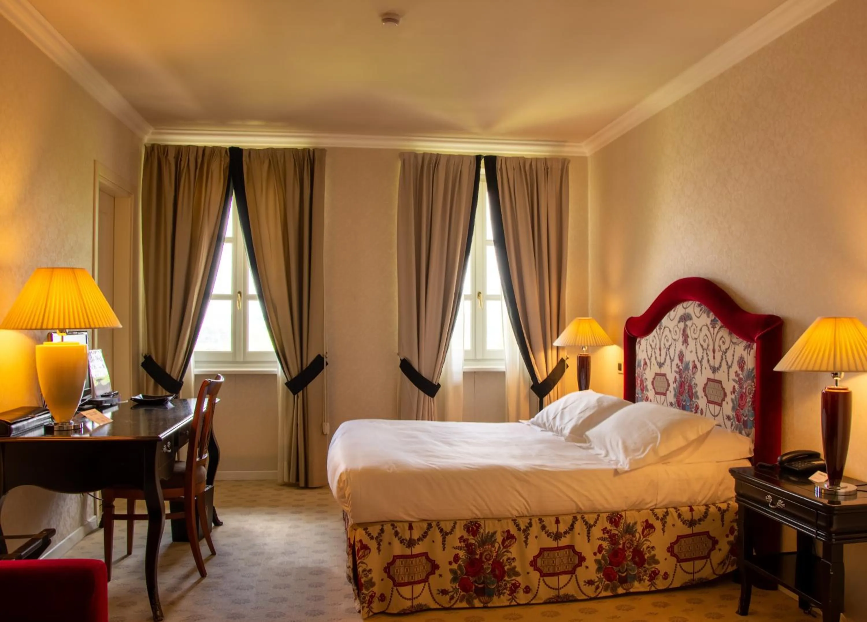 Bedroom, Bed in Hotel I Somaschi