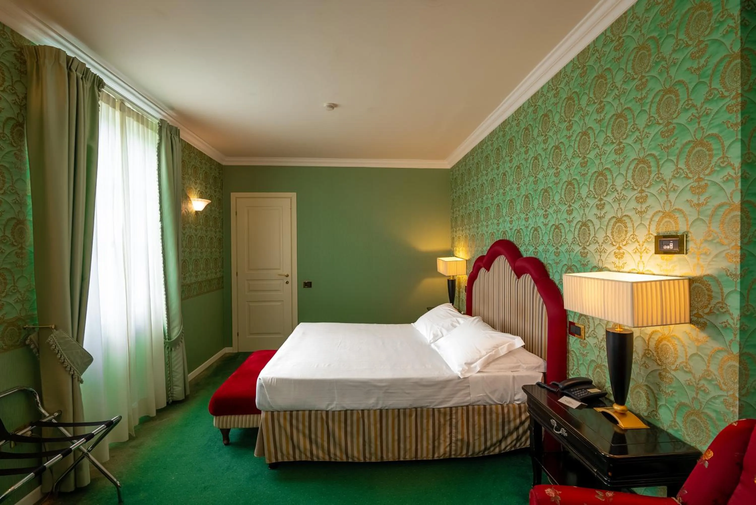 Bedroom, Bed in Hotel I Somaschi