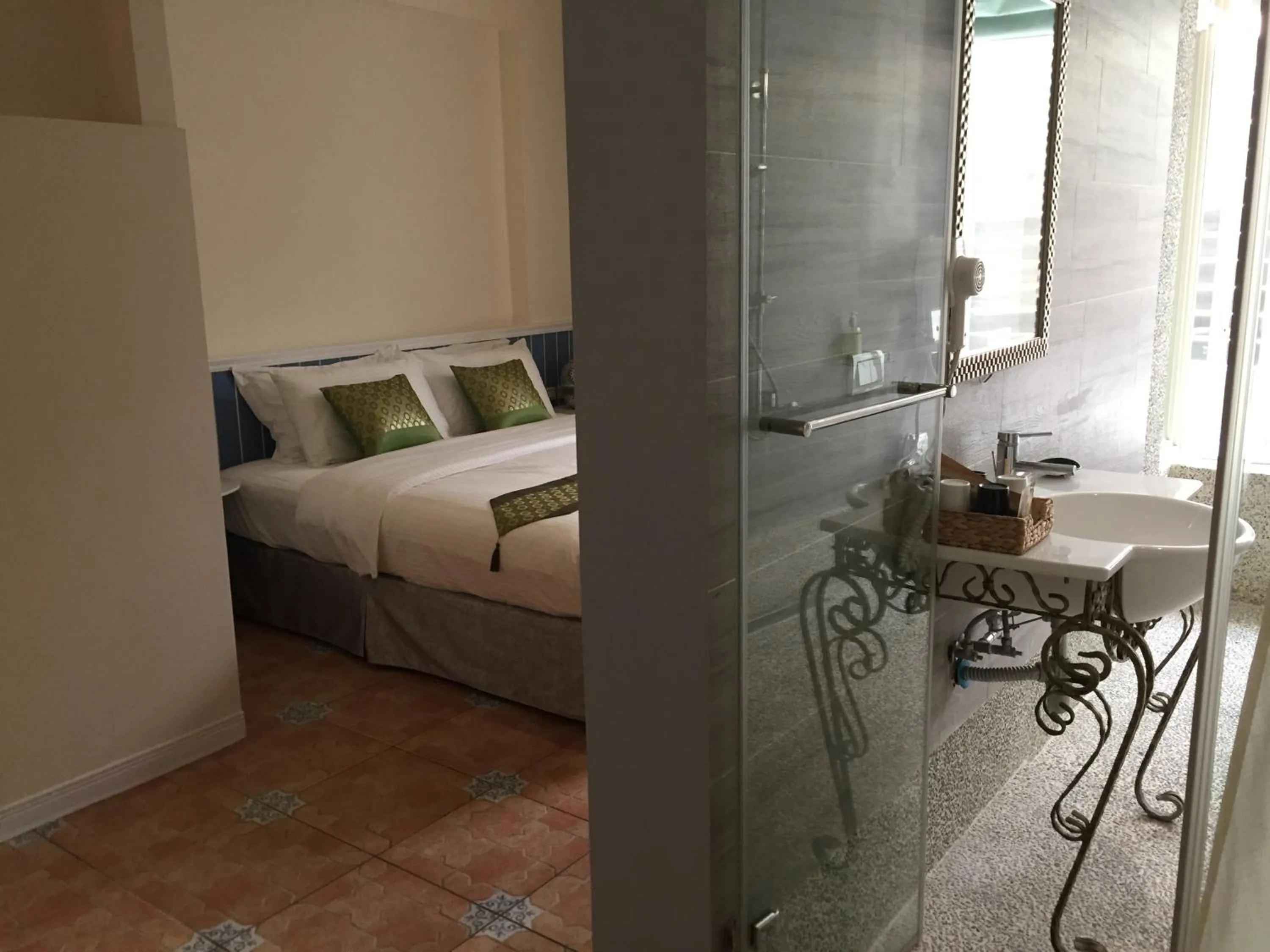 Photo of the whole room, Bed in Chill Chill House