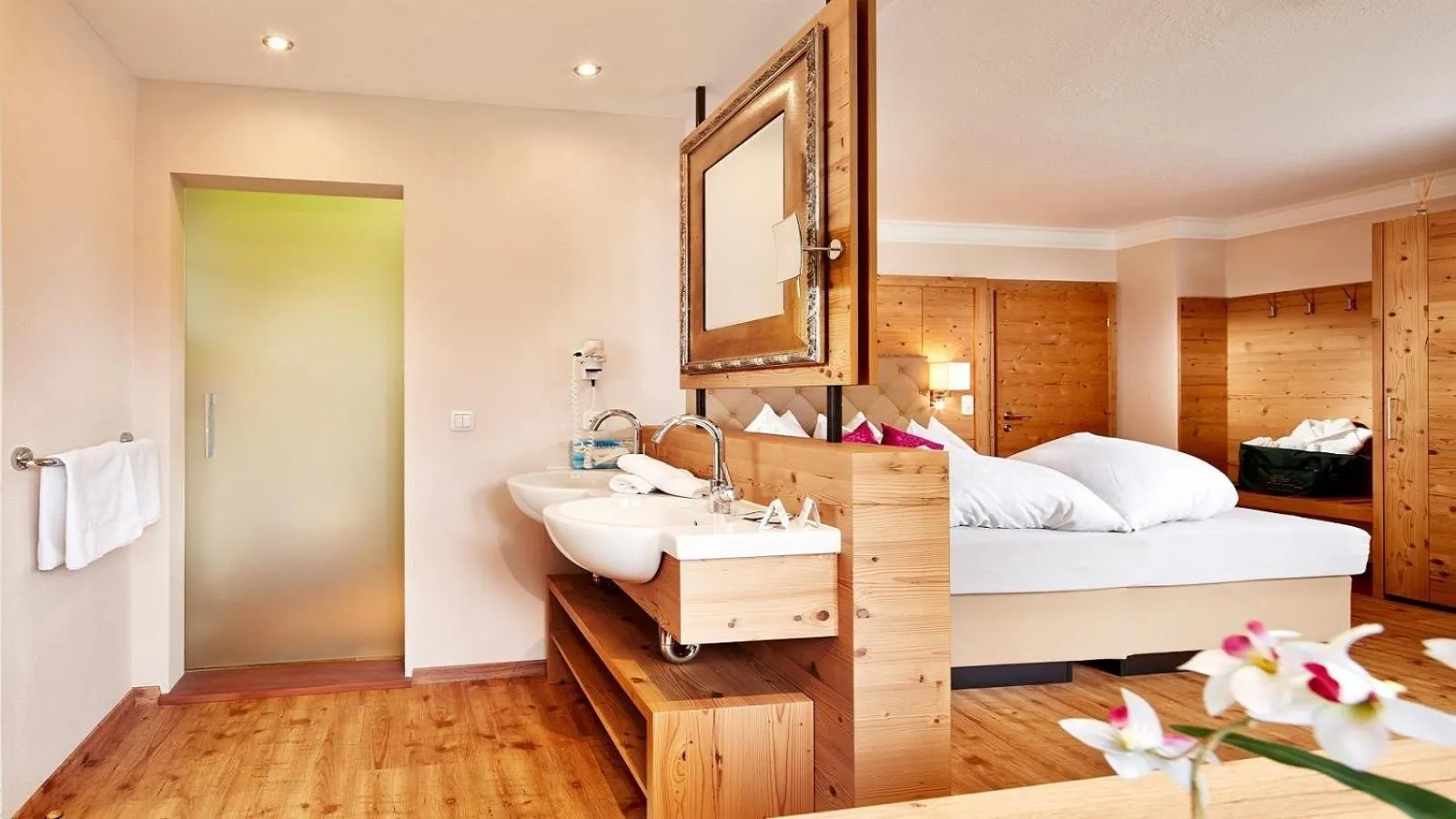 Bed in Sylvana's Wohlfühl Hotel