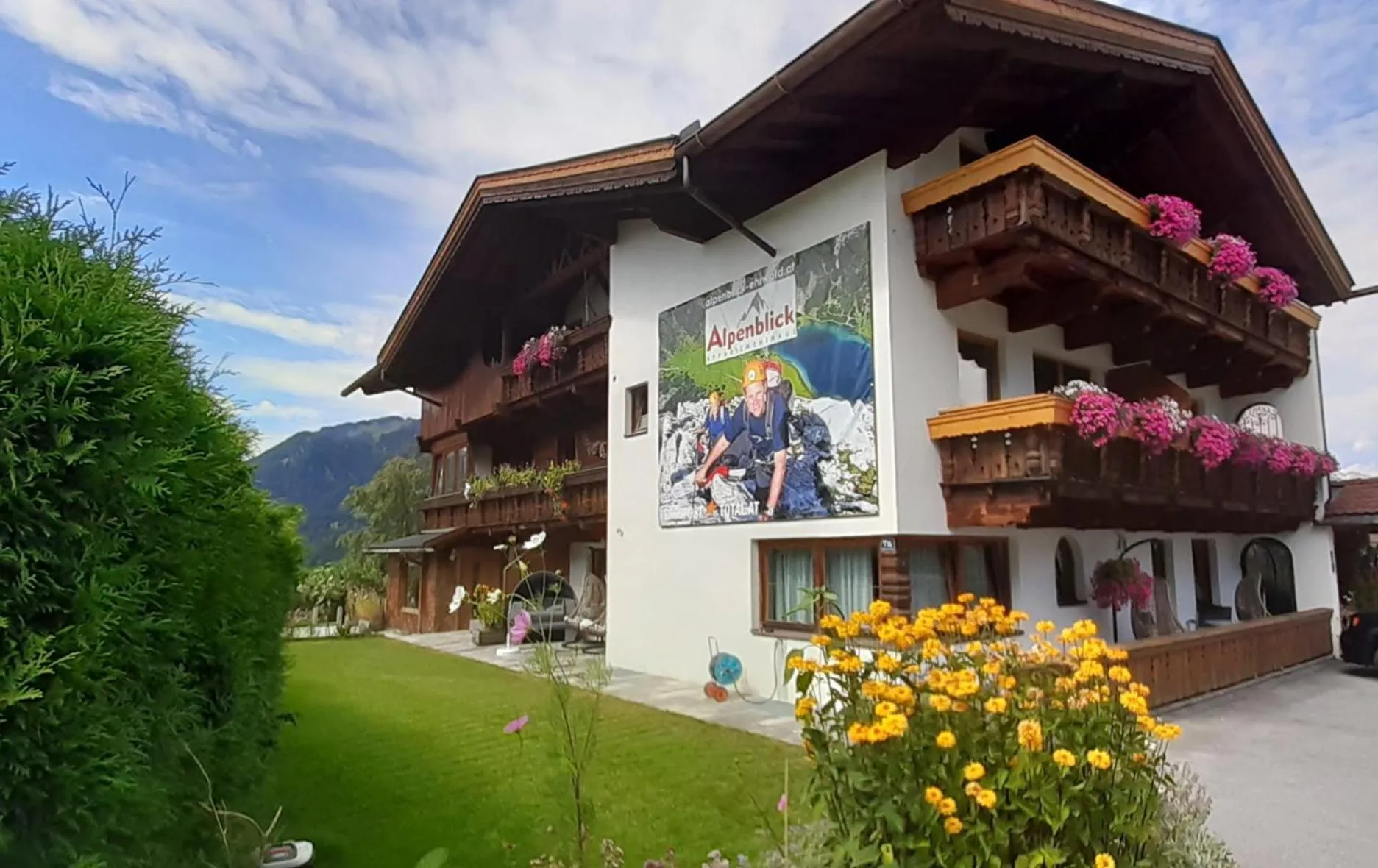 Property building in Haus Alpenblick