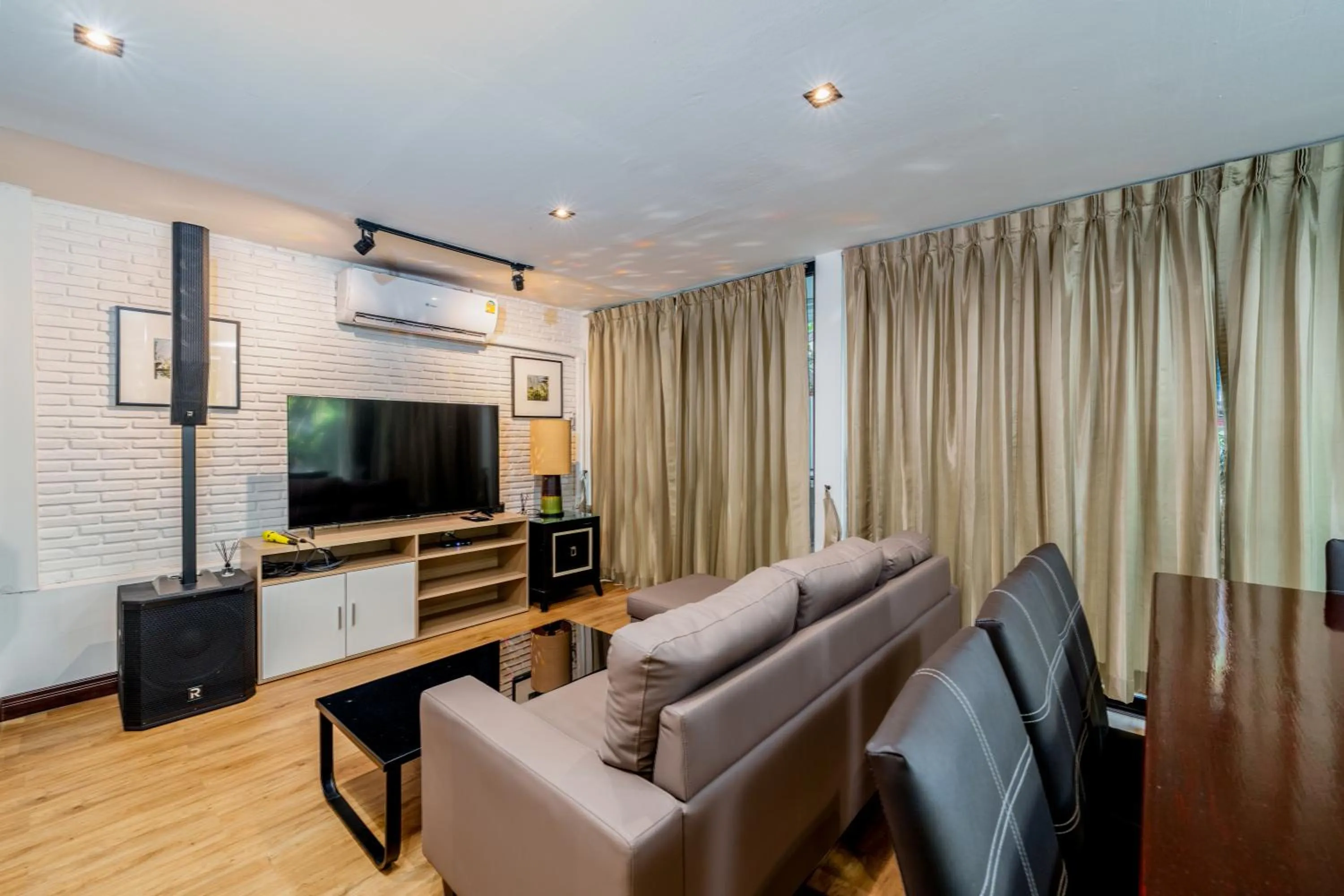 TV and multimedia in Villa Navin Premiere Pool Villa