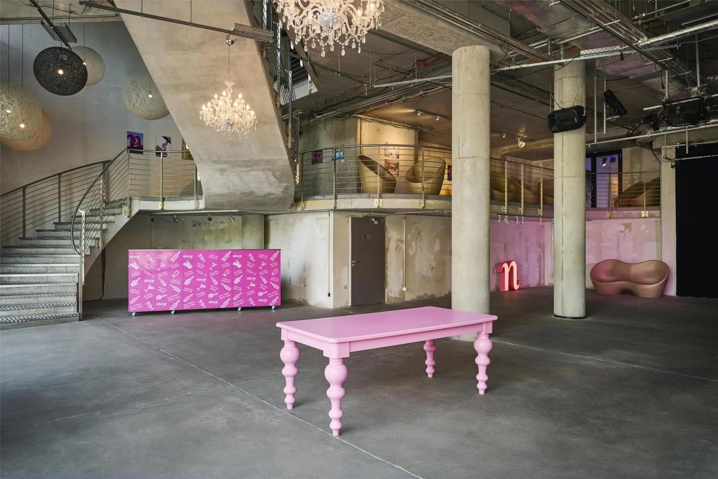 Restaurant/places to eat in nhow Berlin