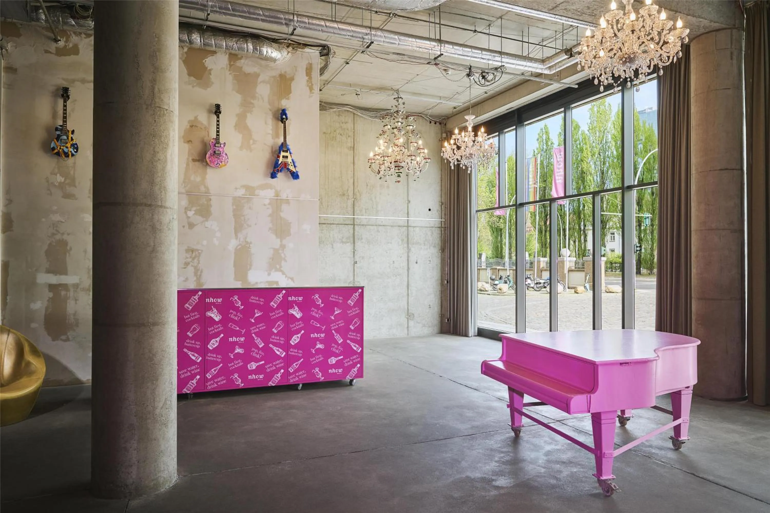 Restaurant/places to eat in nhow Berlin