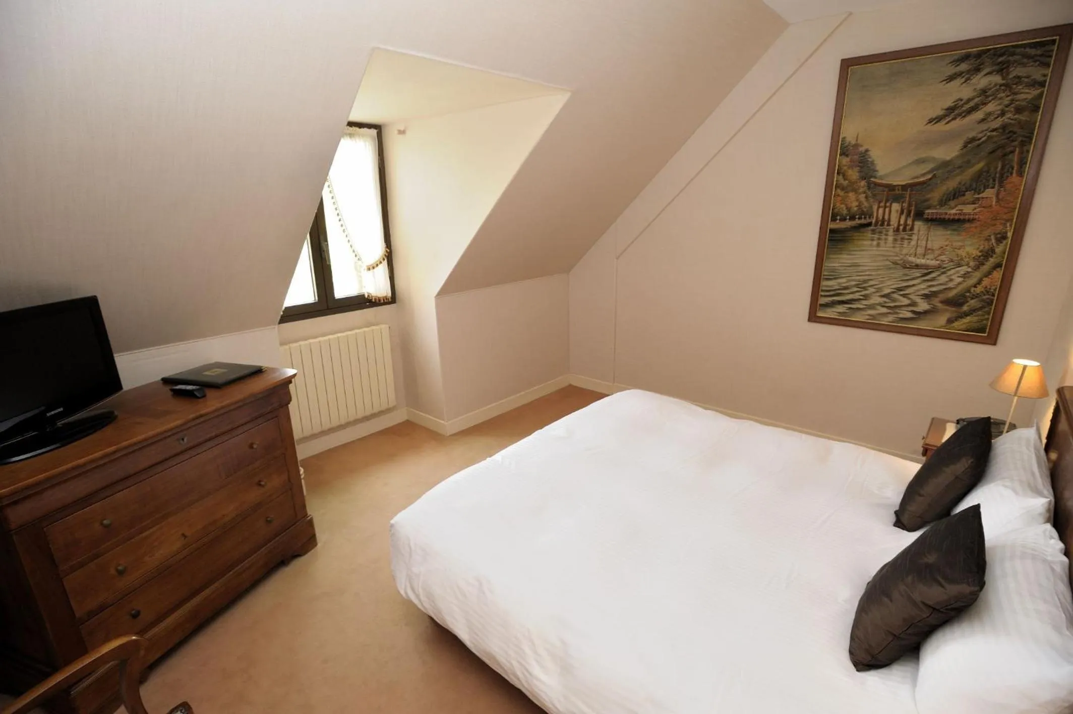 Photo of the whole room in Hôtel Logis Le Relais De La Poste