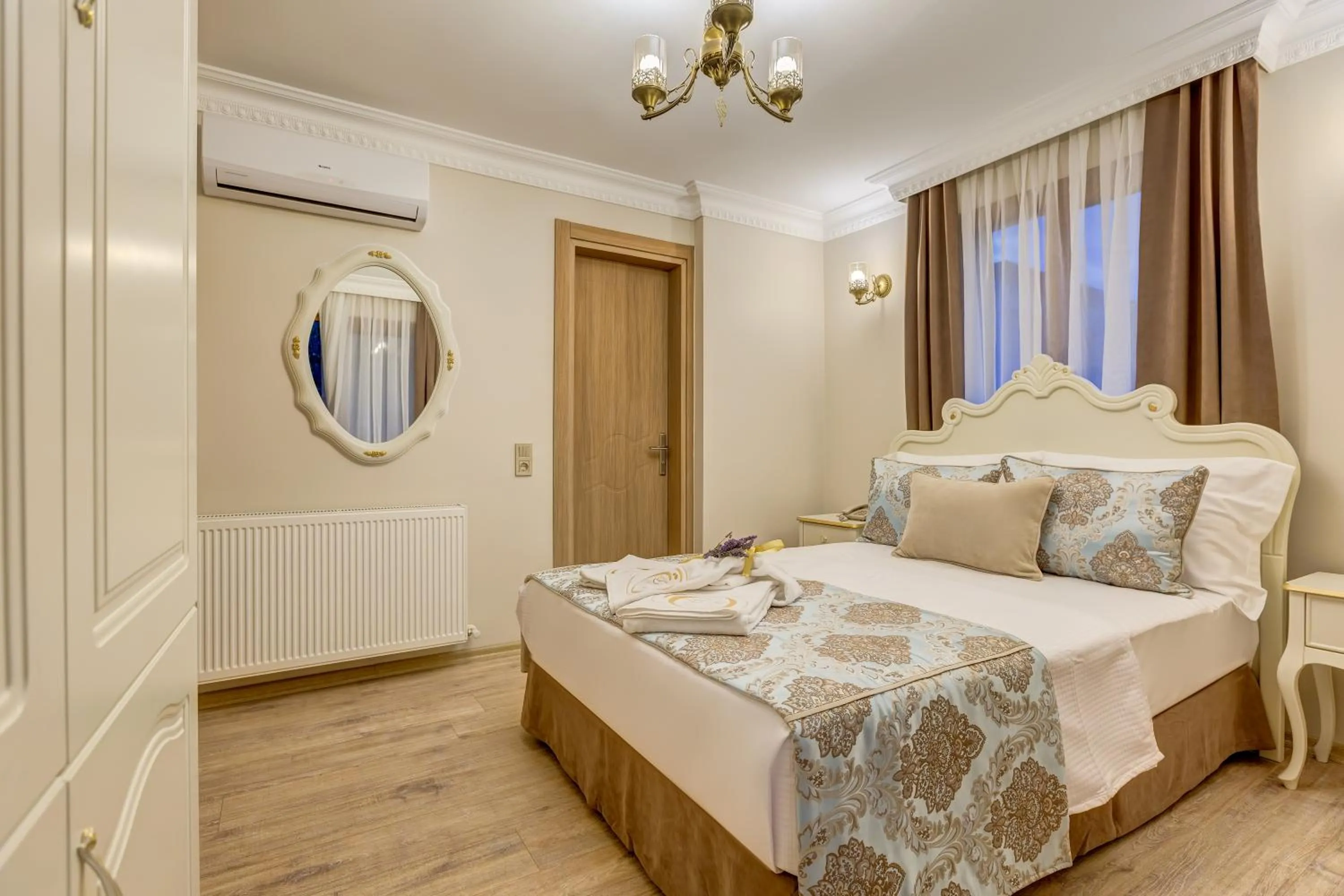 Bedroom in Cunda Özerbey Konağı