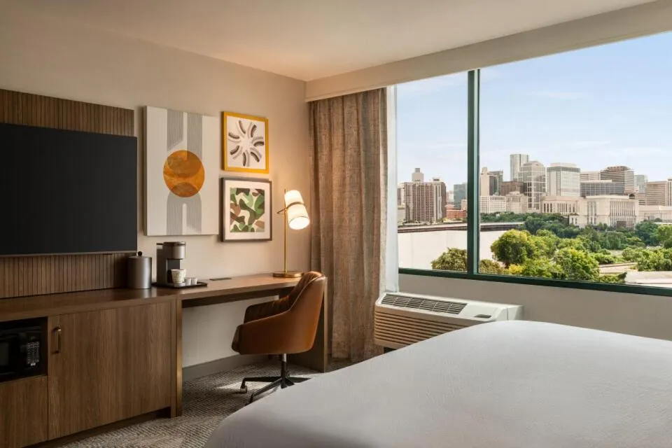 Bed in Holiday Inn Nashville Downtown - Stadium by IHG