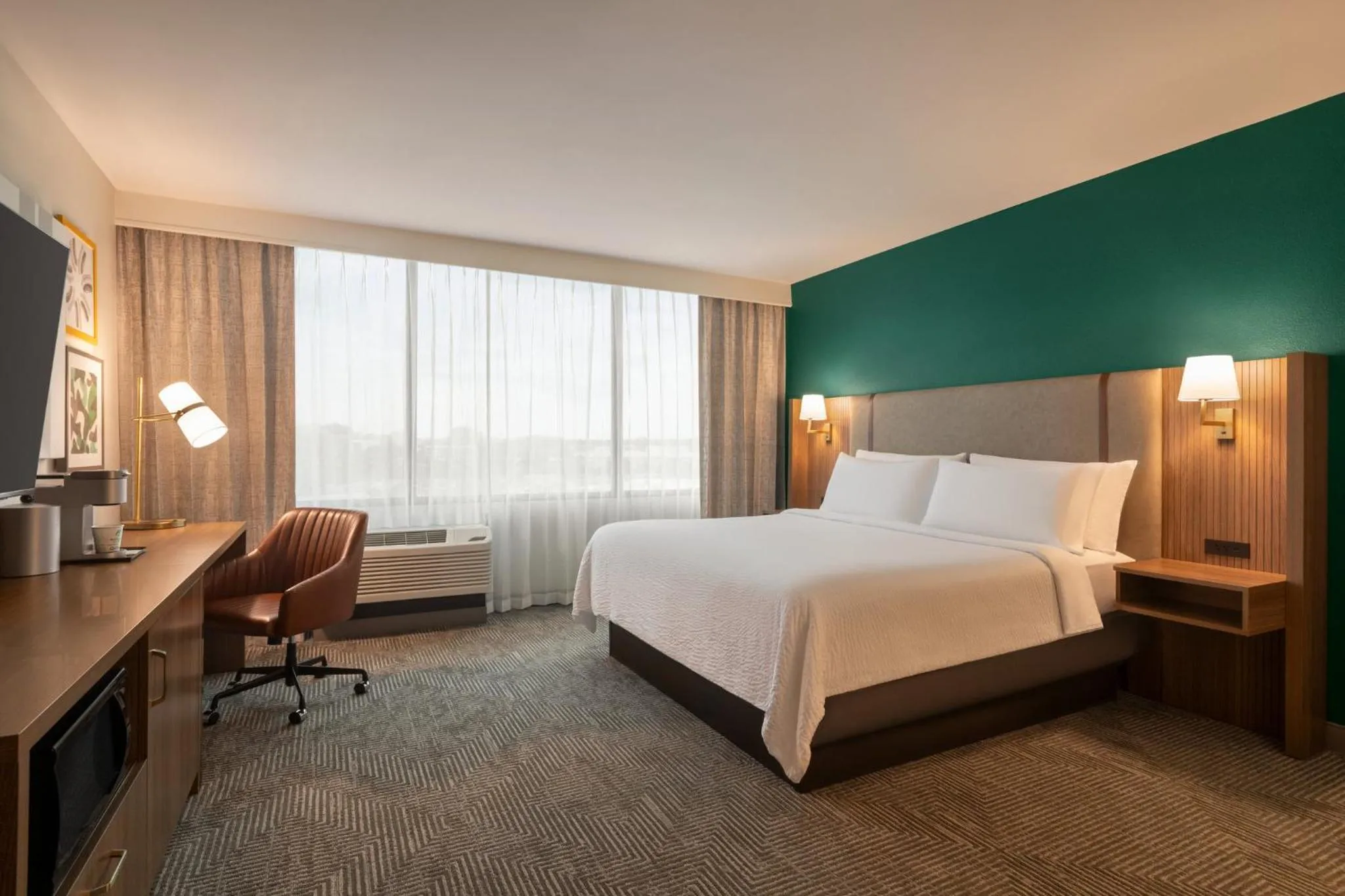 Photo of the whole room, Bed in Holiday Inn Nashville Downtown - Stadium by IHG