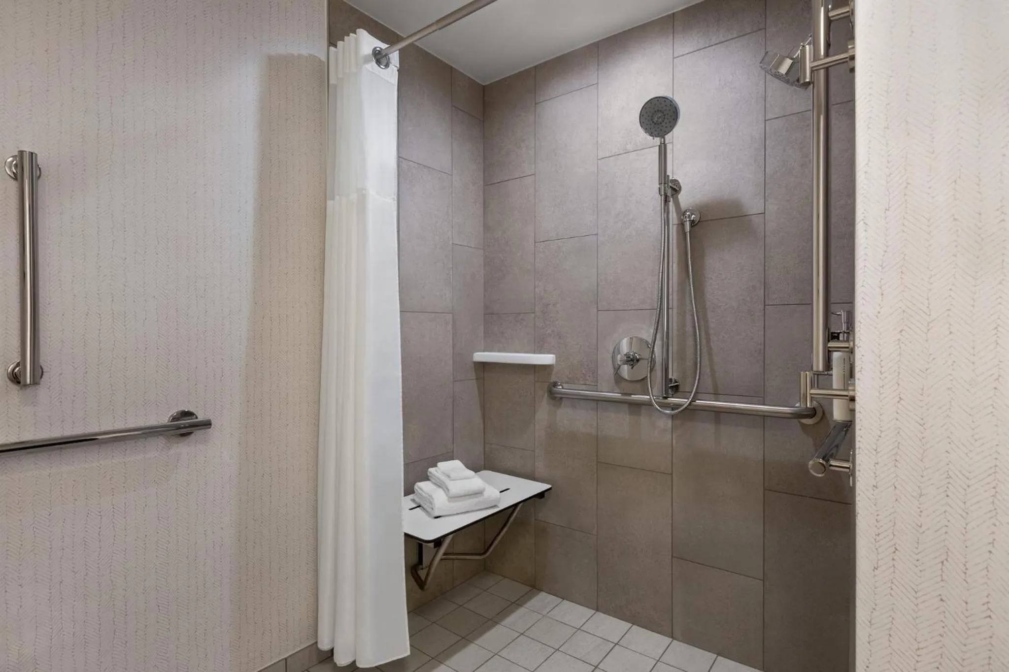 Bathroom in Holiday Inn Nashville Downtown - Stadium by IHG