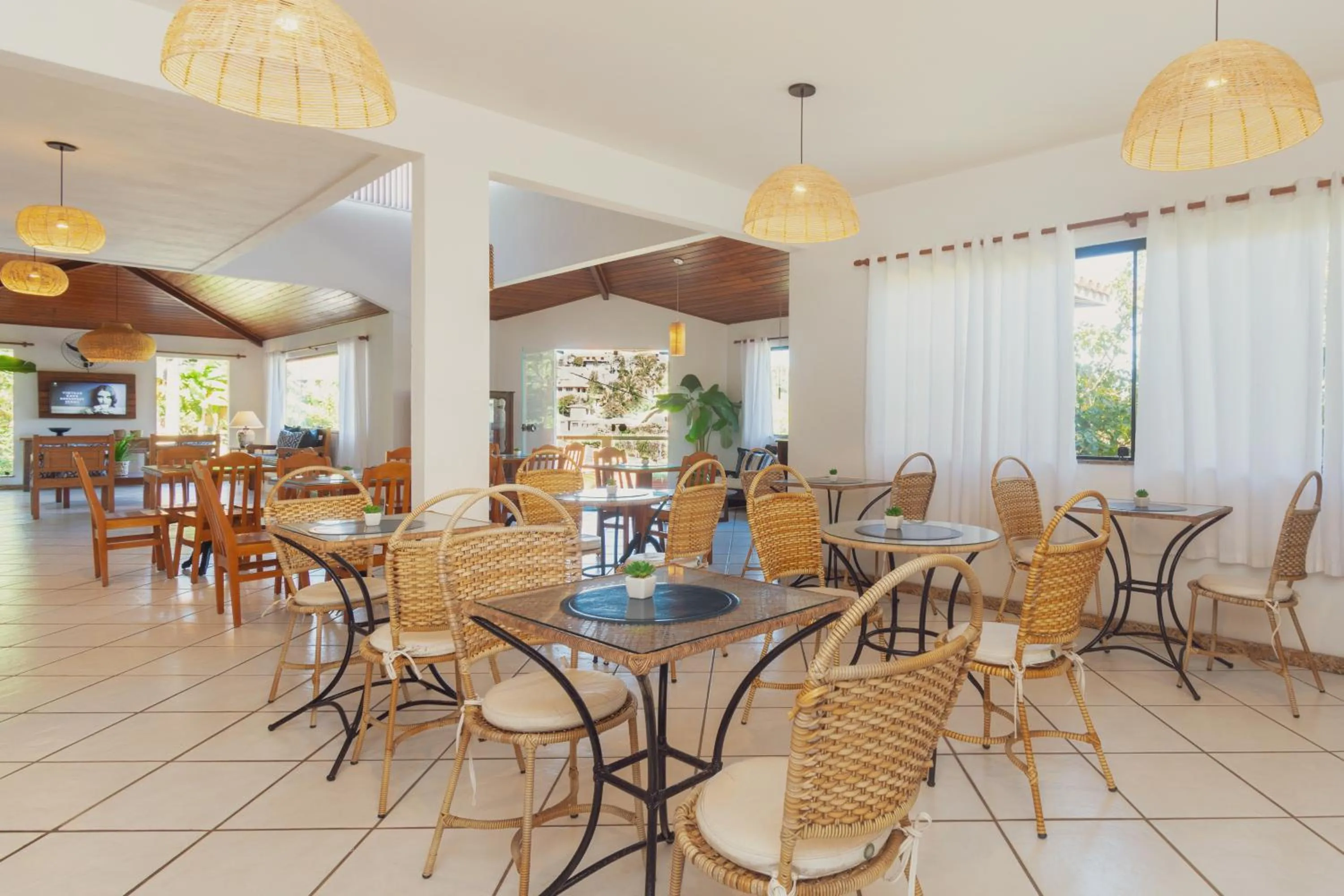 Restaurant/places to eat in Pousada MAR João Fernandes