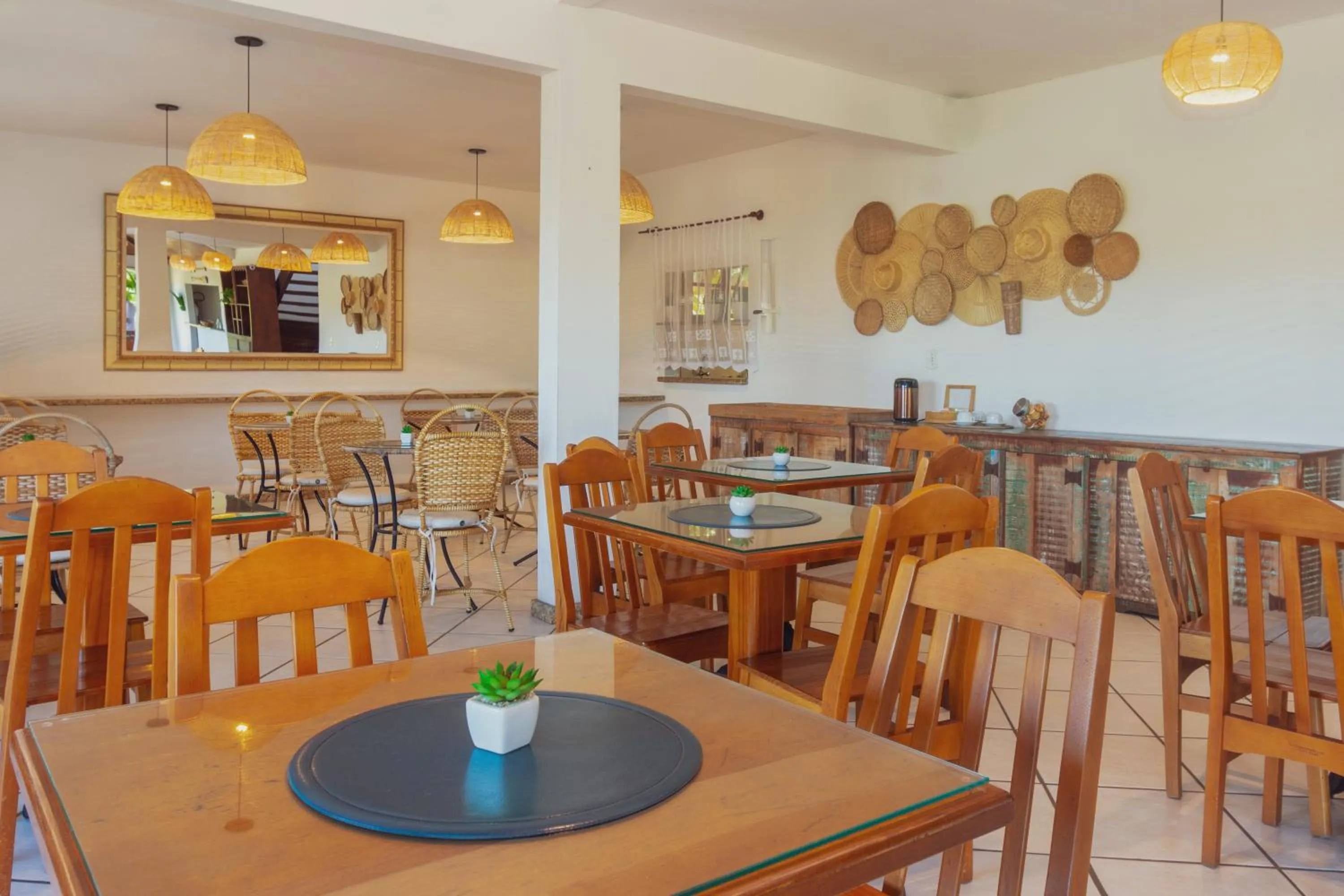 Restaurant/places to eat in Pousada MAR João Fernandes