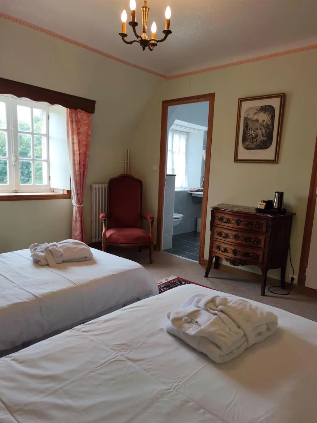 Photo of the whole room, Bed in Manoir Du Stang