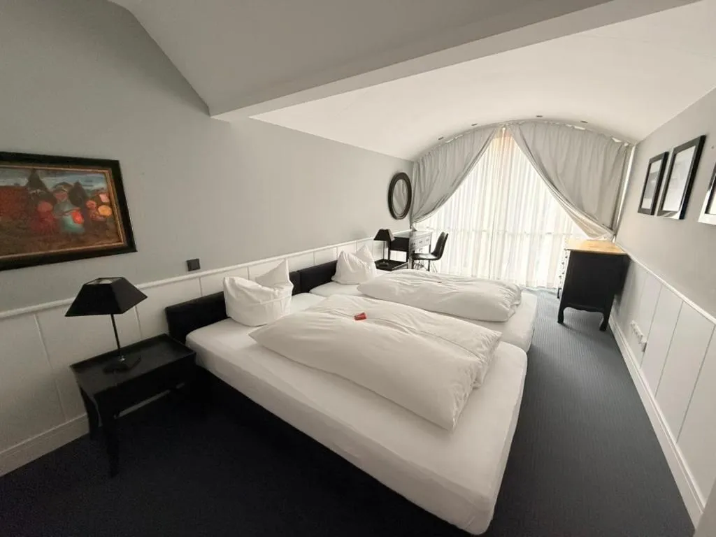 Bedroom, Bed in Hotel Village