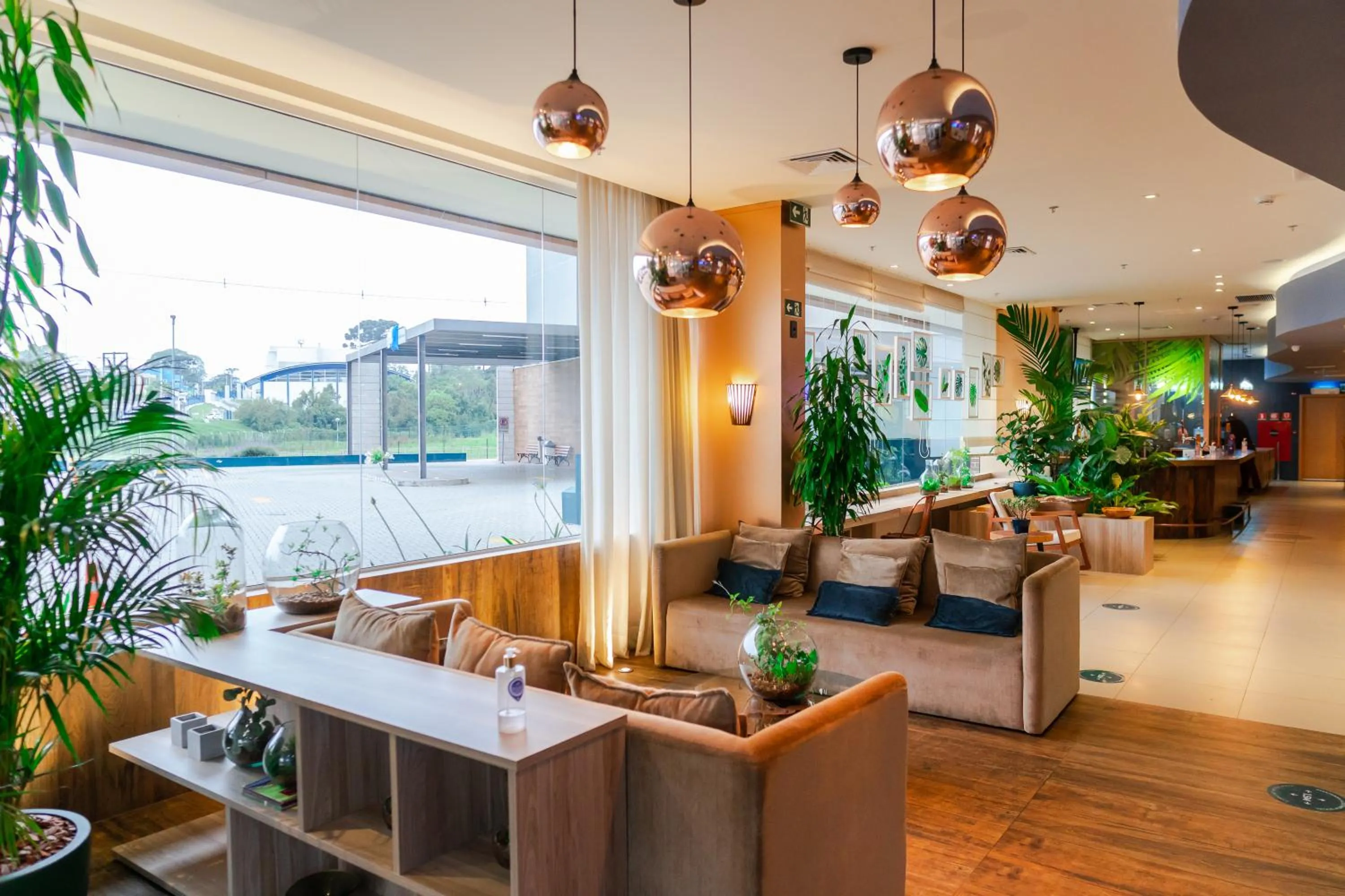 Seating area in ibis Styles Curitiba Aeroporto