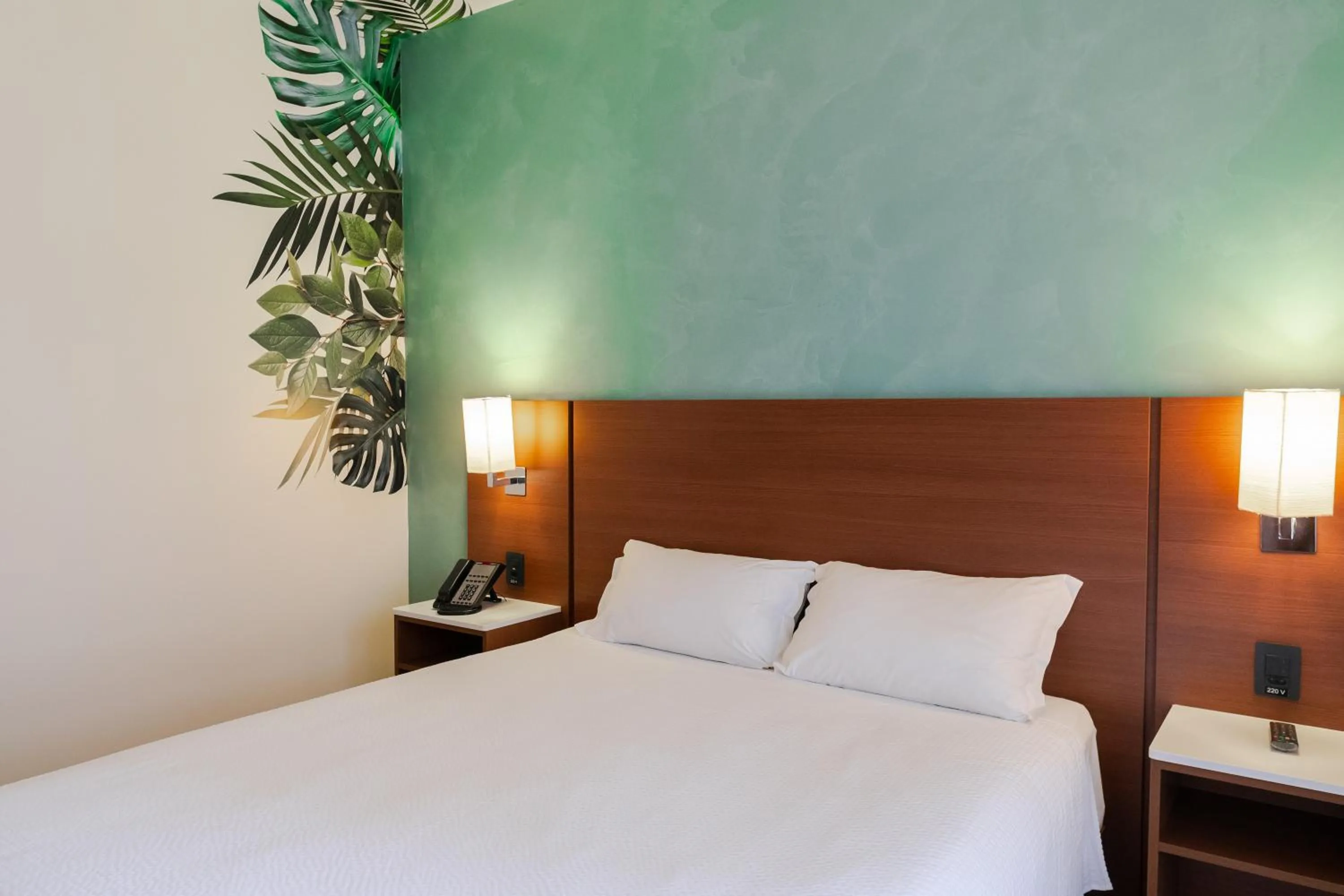 Photo of the whole room, Bed in ibis Styles Curitiba Aeroporto