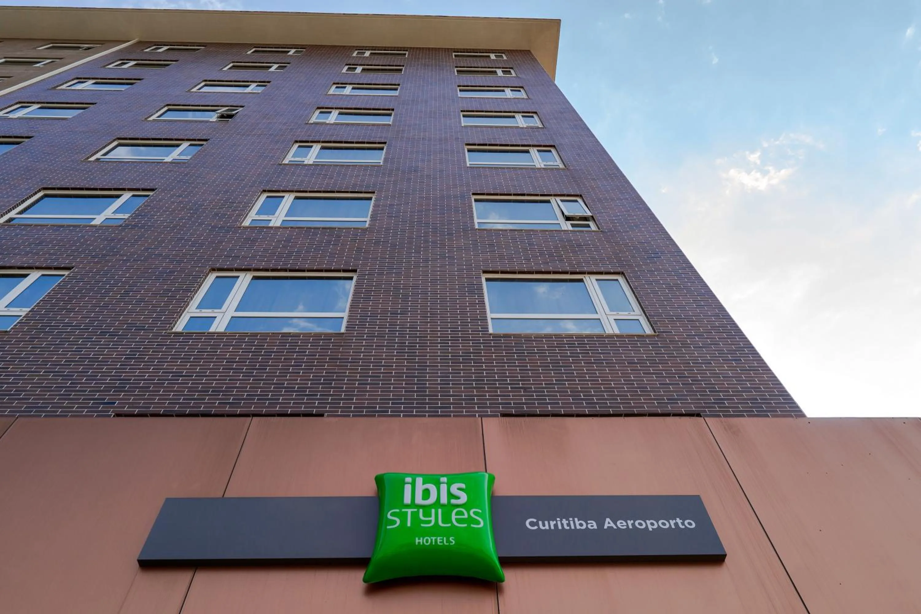 Facade/entrance in ibis Styles Curitiba Aeroporto