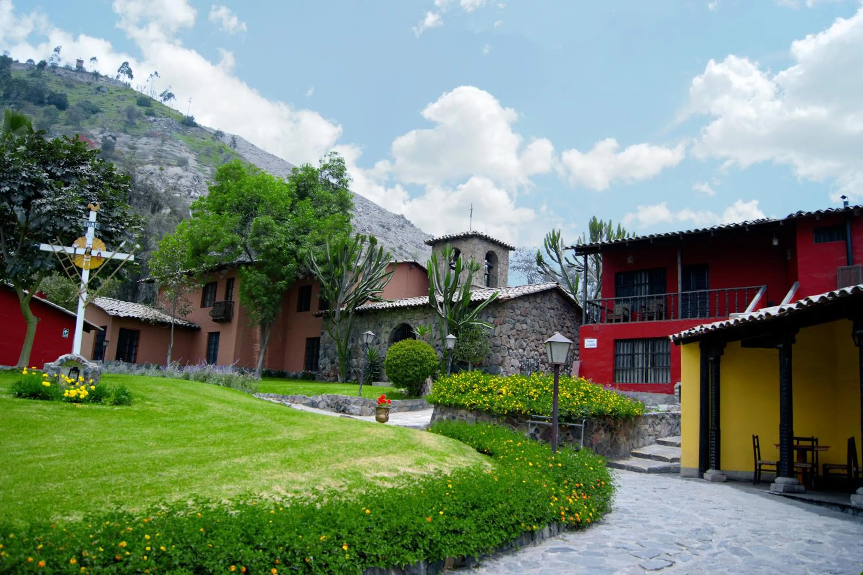 Property building in Decameron El Pueblo