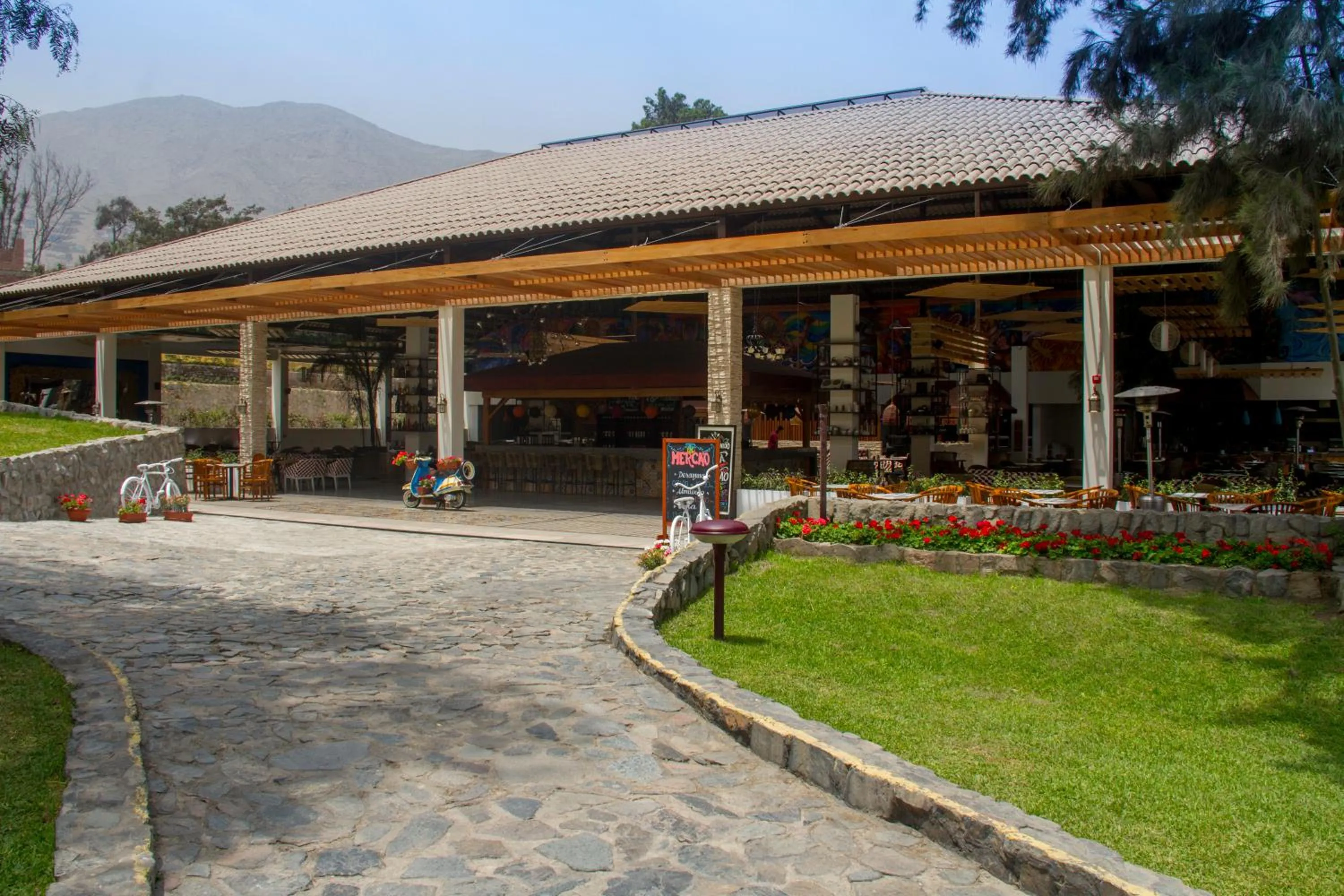 Property building in Decameron El Pueblo