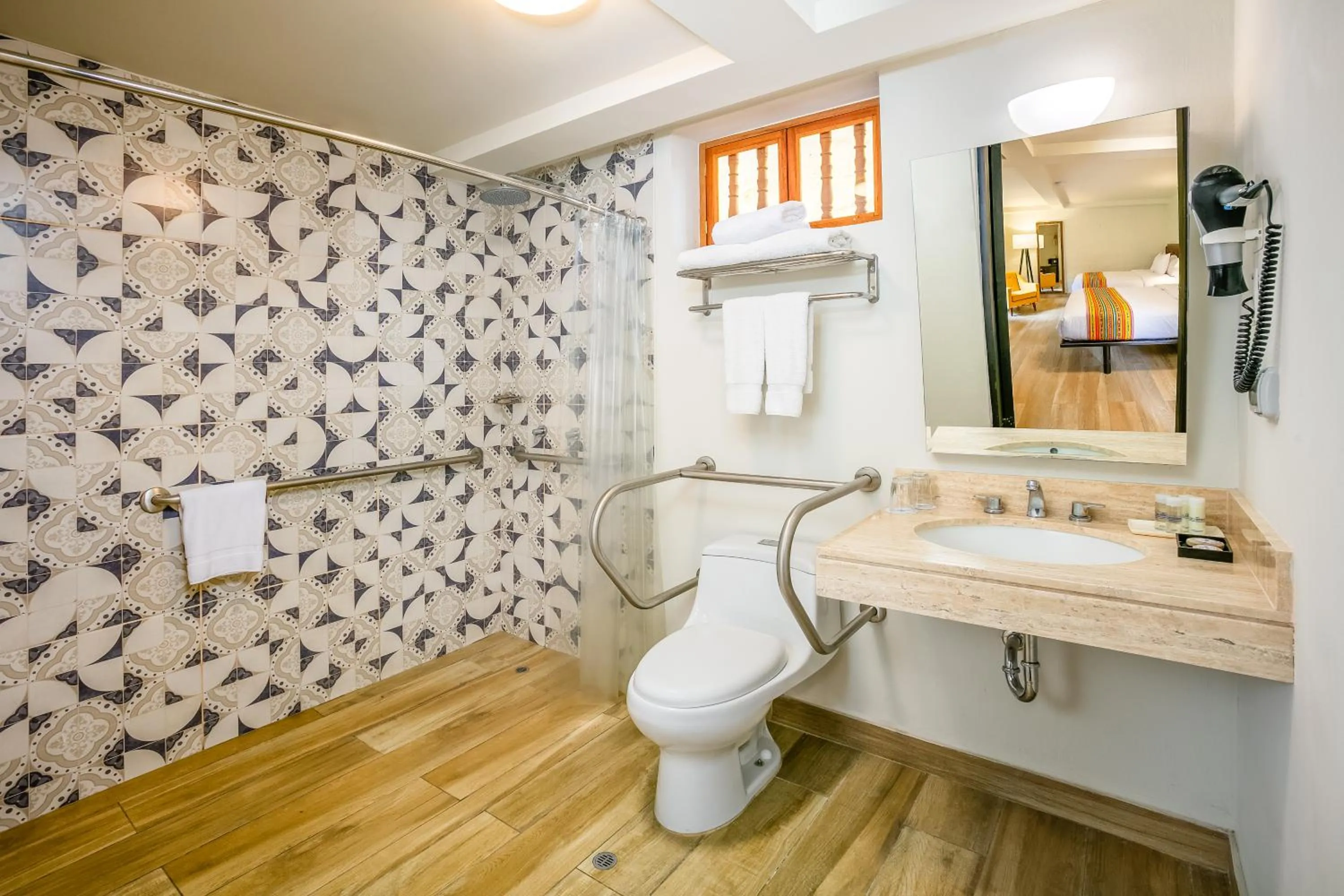 Shower in Decameron El Pueblo