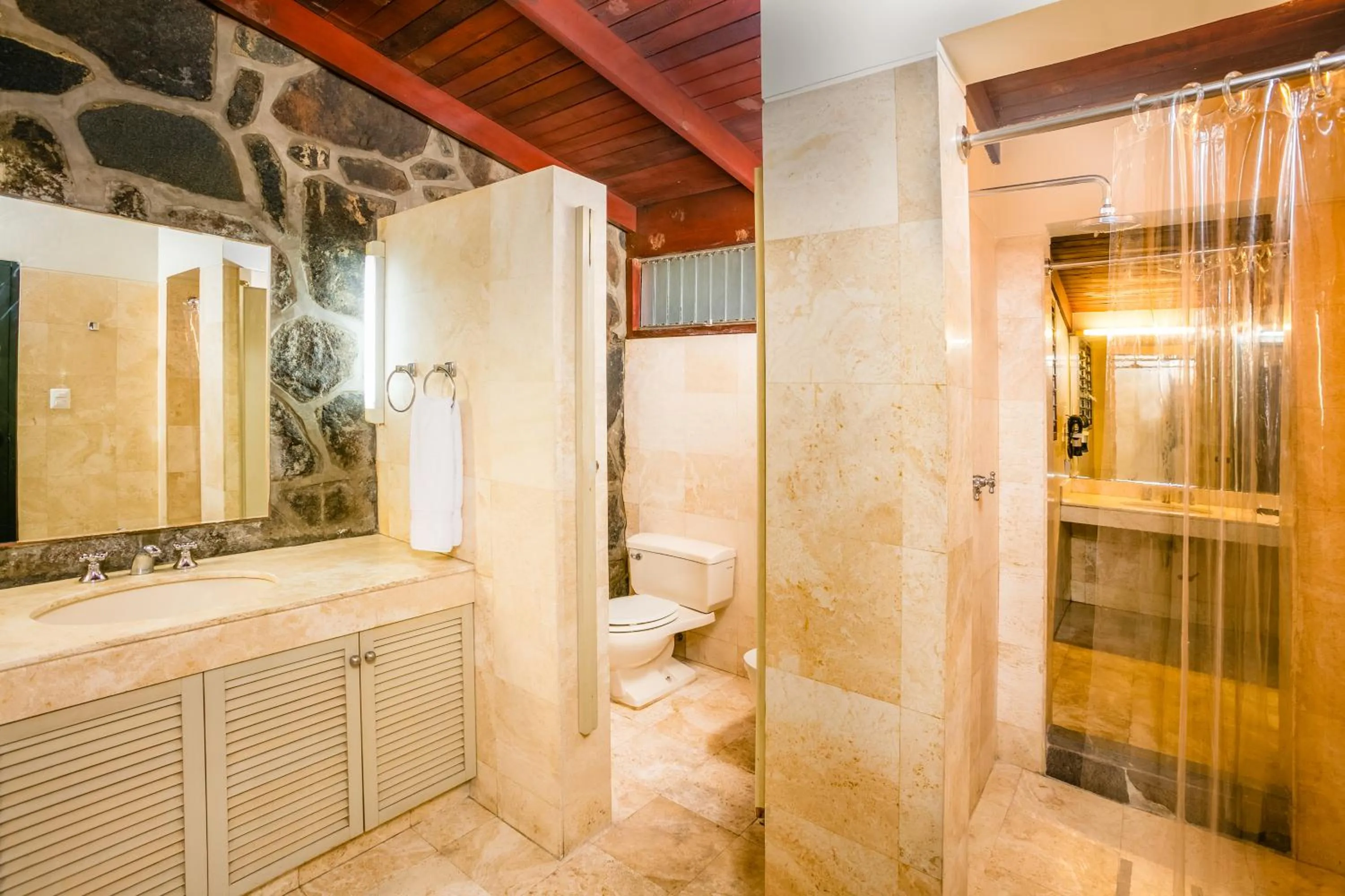 Shower in Decameron El Pueblo